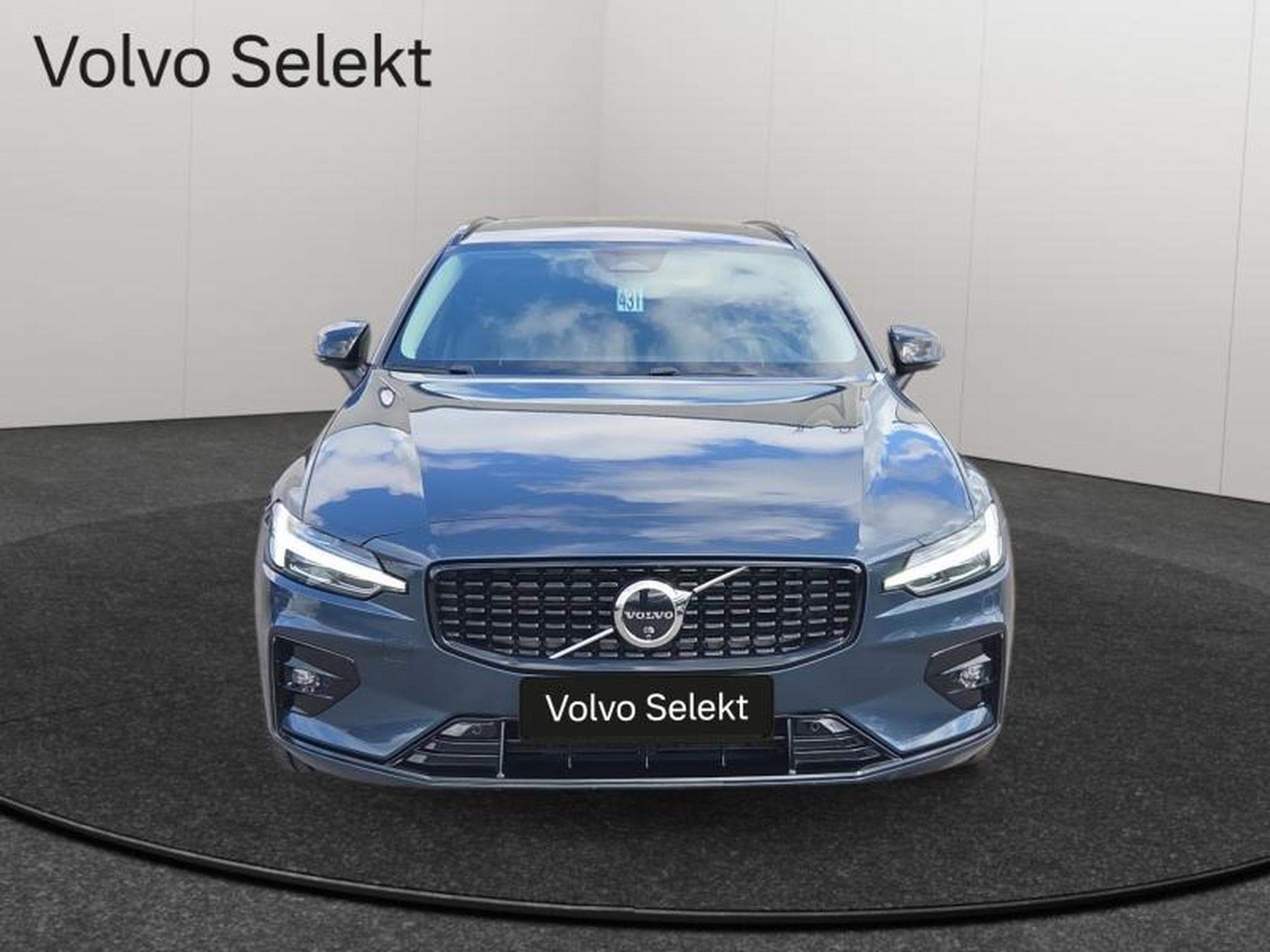 Volvo V60 B4 Plus Dark / Essence (2025) - Photo 9