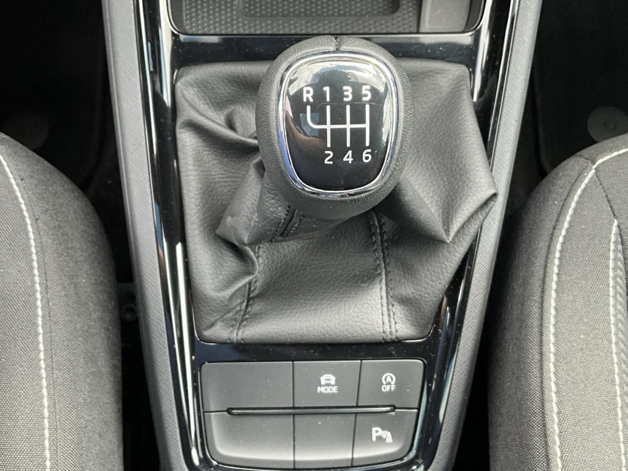 Skoda Kamiq Monte-Carlo+BVM+Pano+LED (2025) - Photo 12