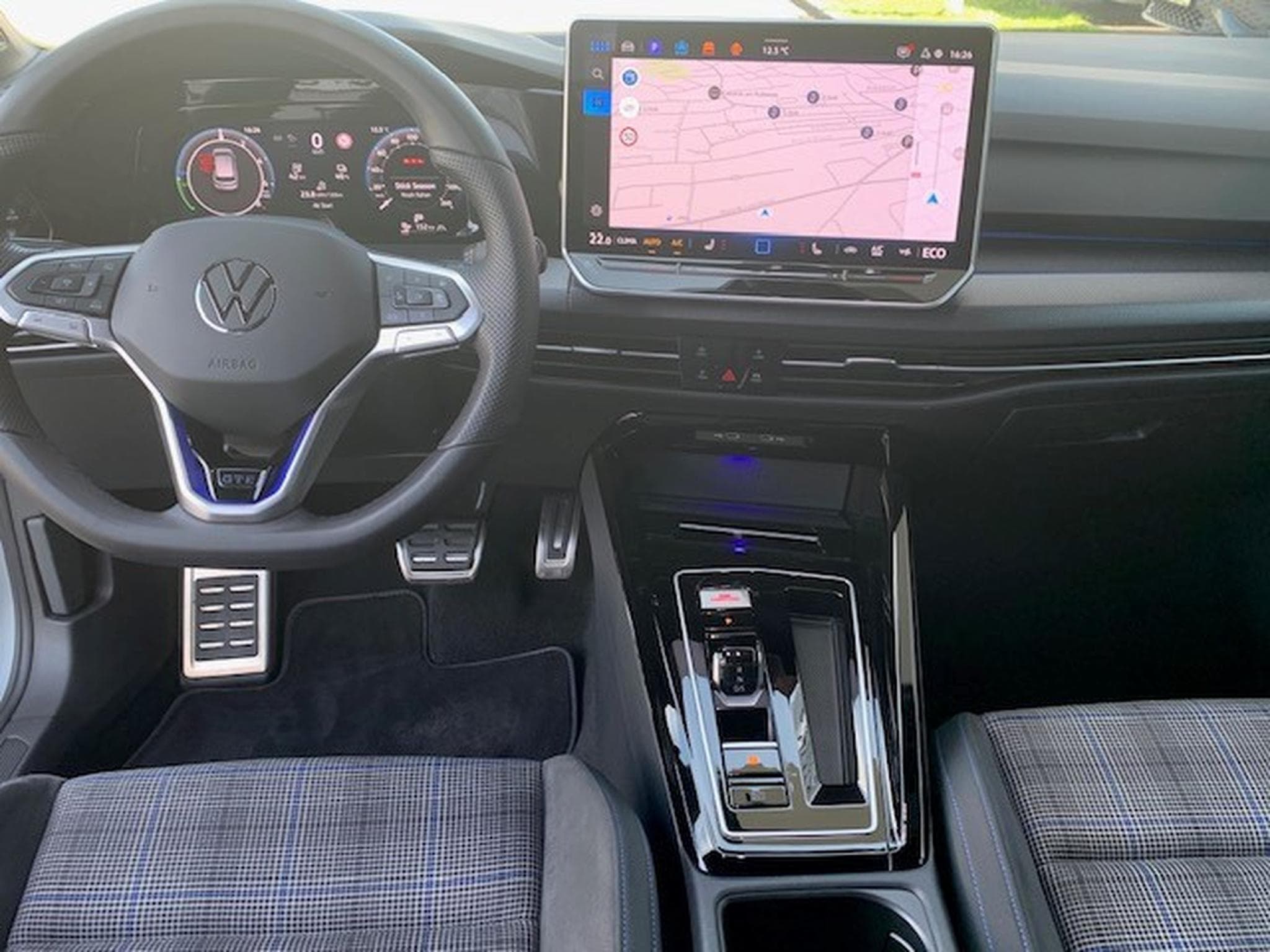 VW Golf GTE BLACK STYLE 177CV DSG6 (2025) - Photo 3
