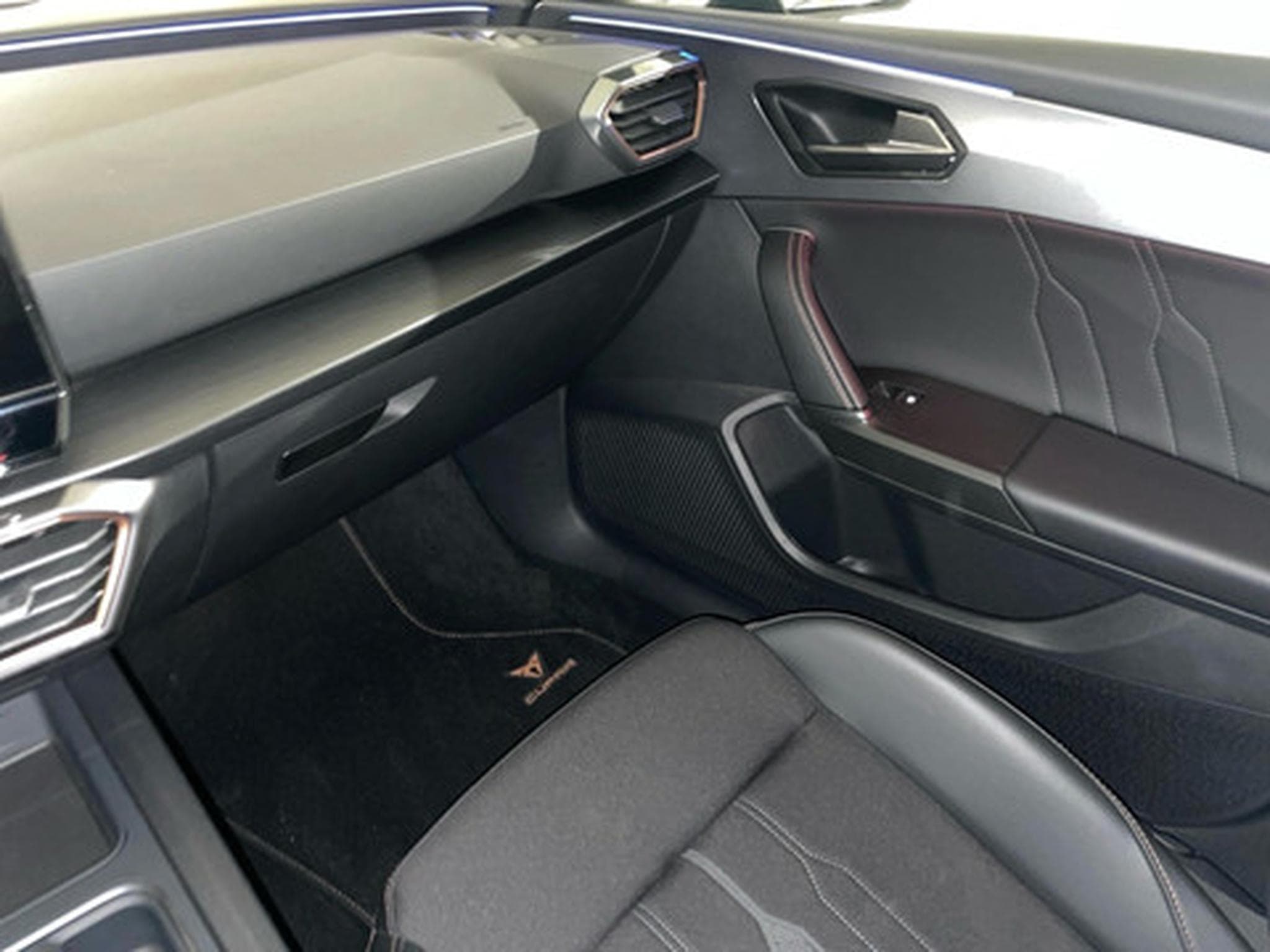 Cupra Leon 2.0 TSI EVO 221kW VZ DSG (2022) - Photo 9
