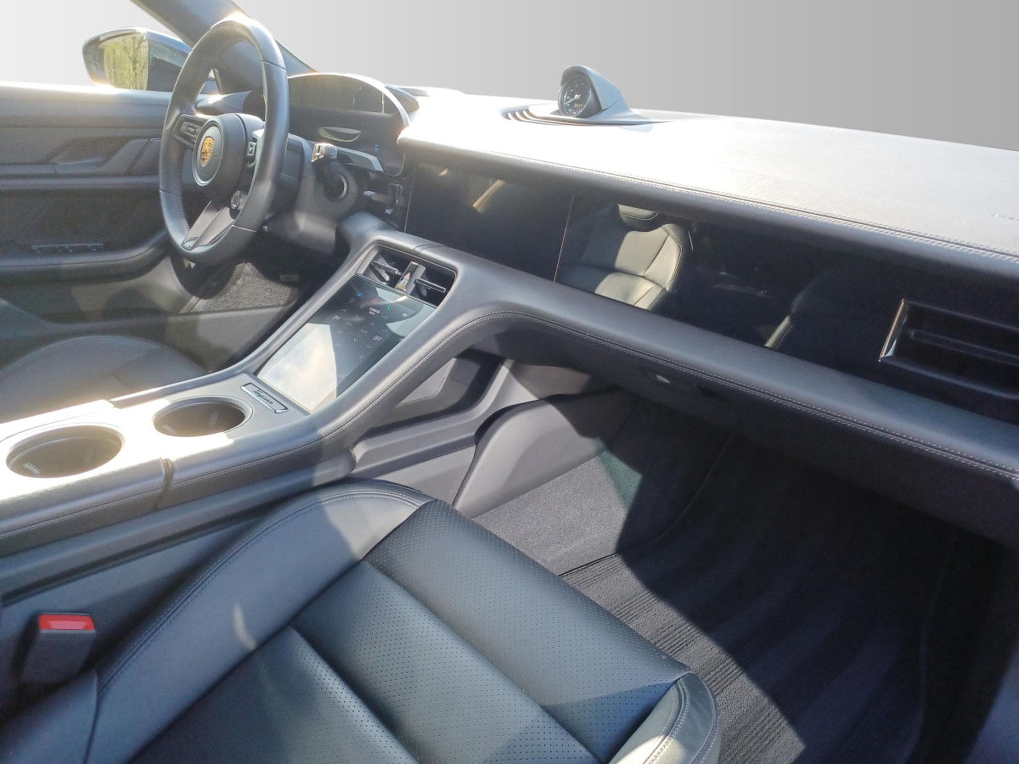 Porsche Taycan 4S Cross Turismo (2022) - Photo 11