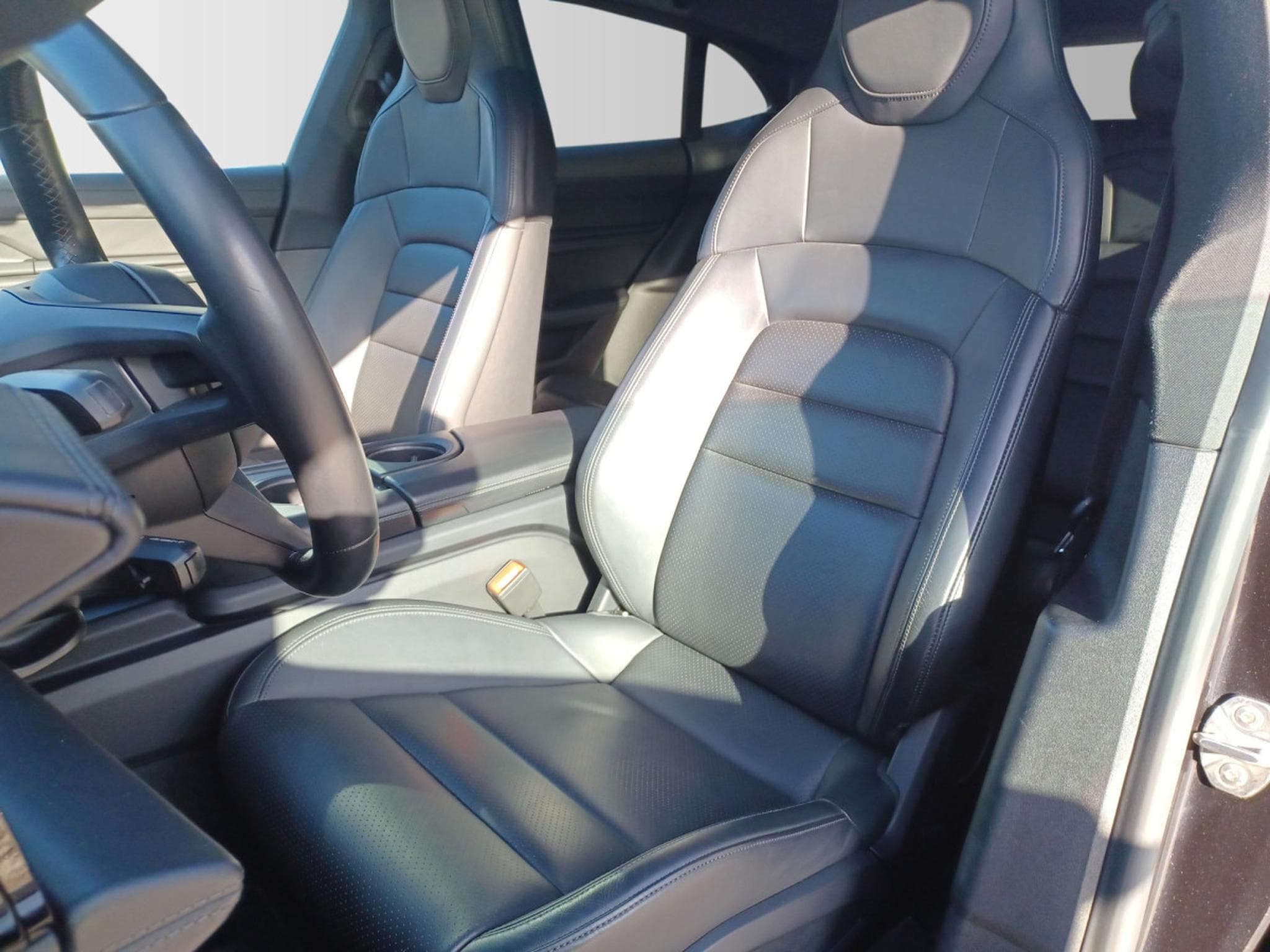 Porsche Taycan 4S Cross Turismo (2022) - Photo 7