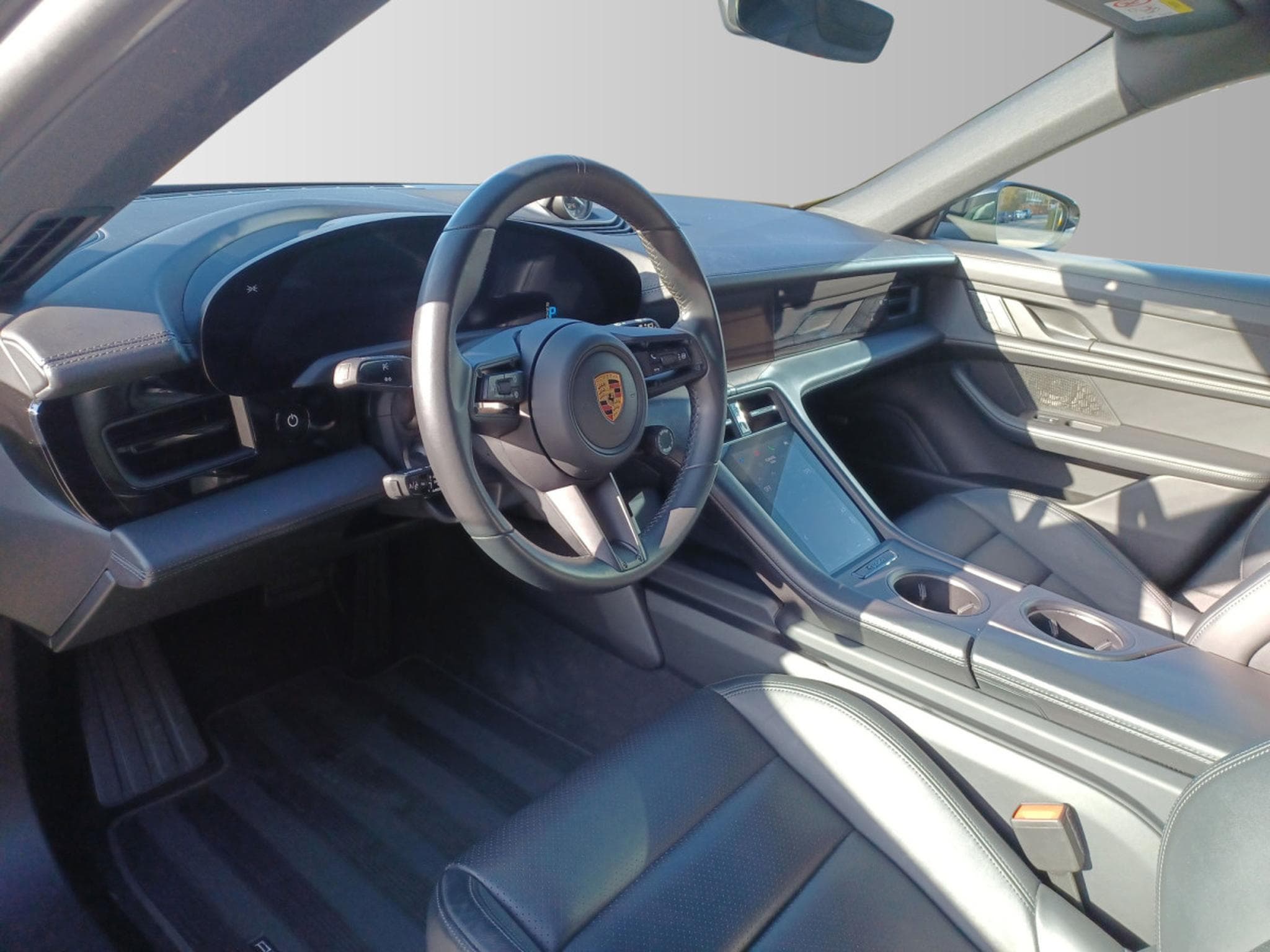 Porsche Taycan 4S Cross Turismo (2022) - Photo 8