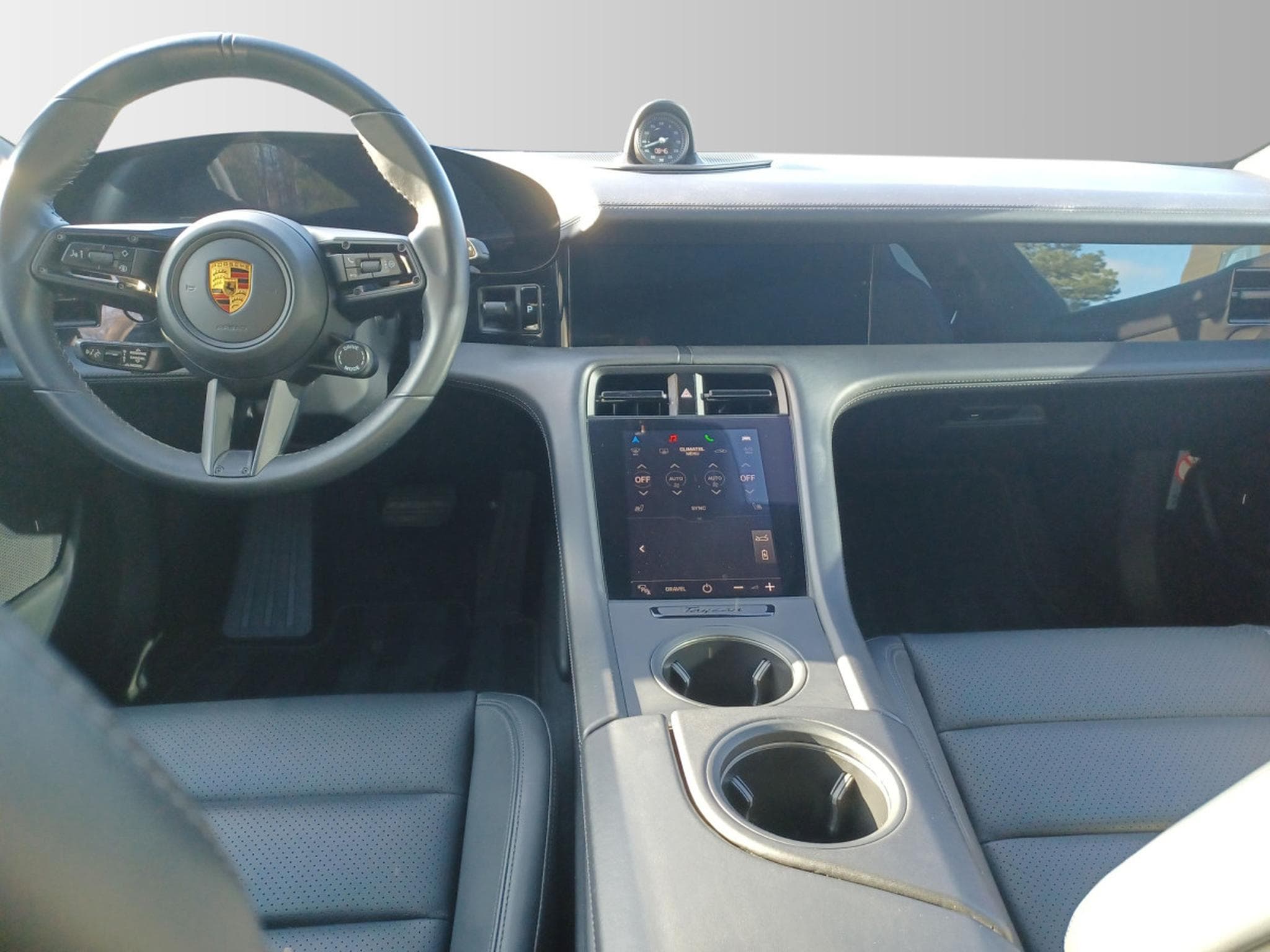 Porsche Taycan 4S Cross Turismo (2022) - Photo 9