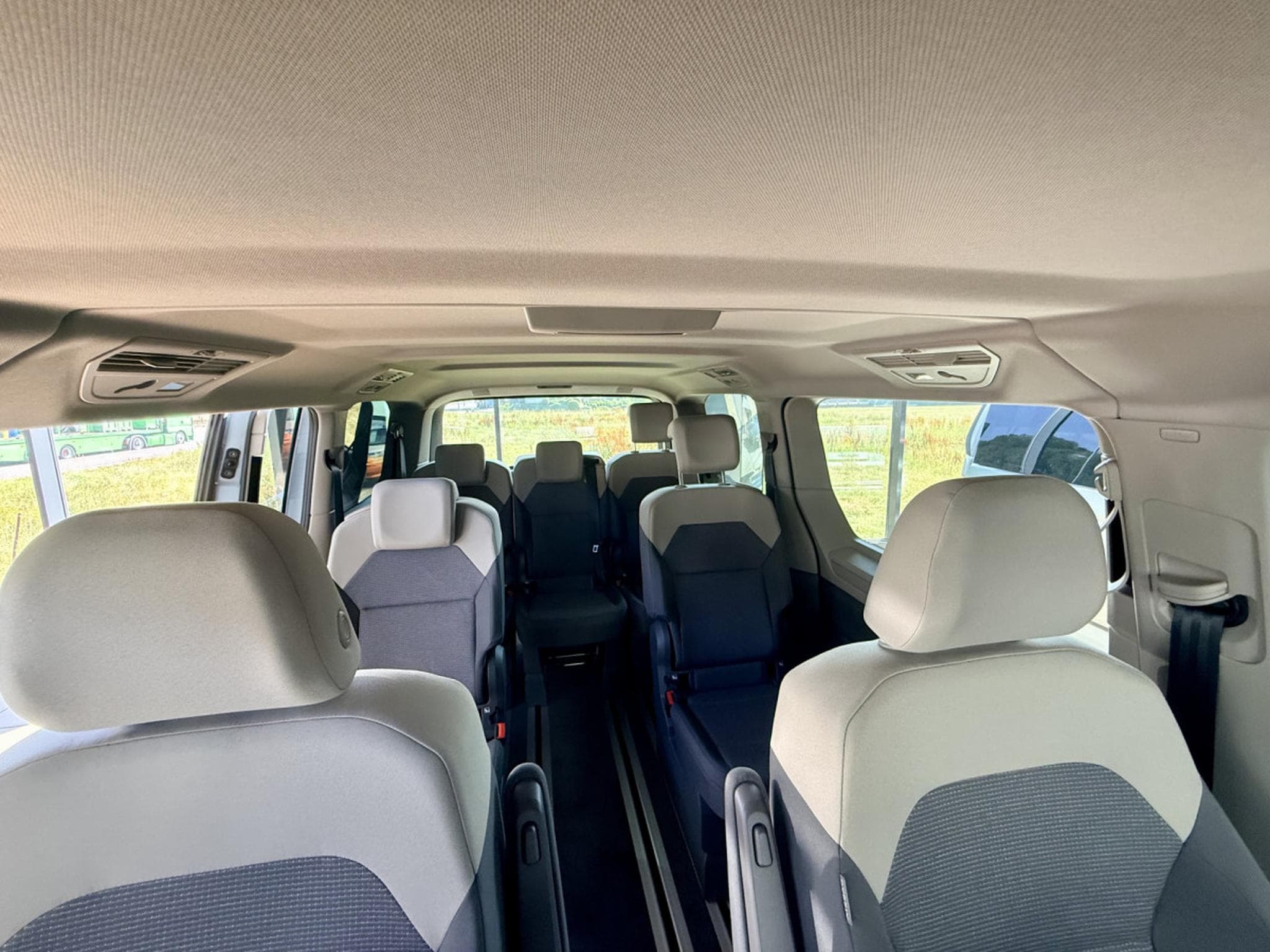 VW Multivan Life 2.0 TDI SCR DSG  Version longue 150ch (2026) - Photo 7