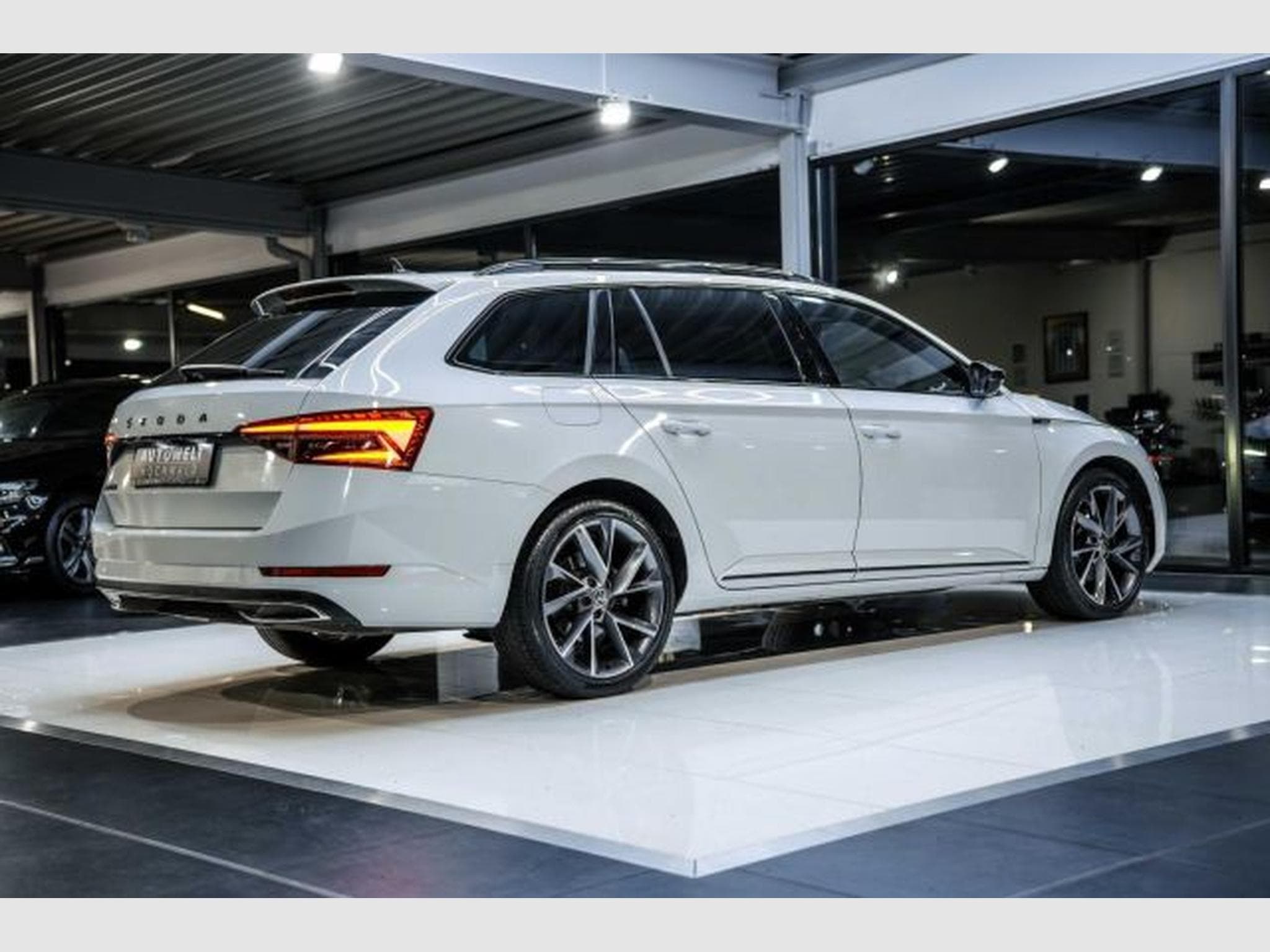 Skoda Superb Superb 2.0 TDI DSG Sportline NAVI LED PANO RFK (2021) - Photo 12
