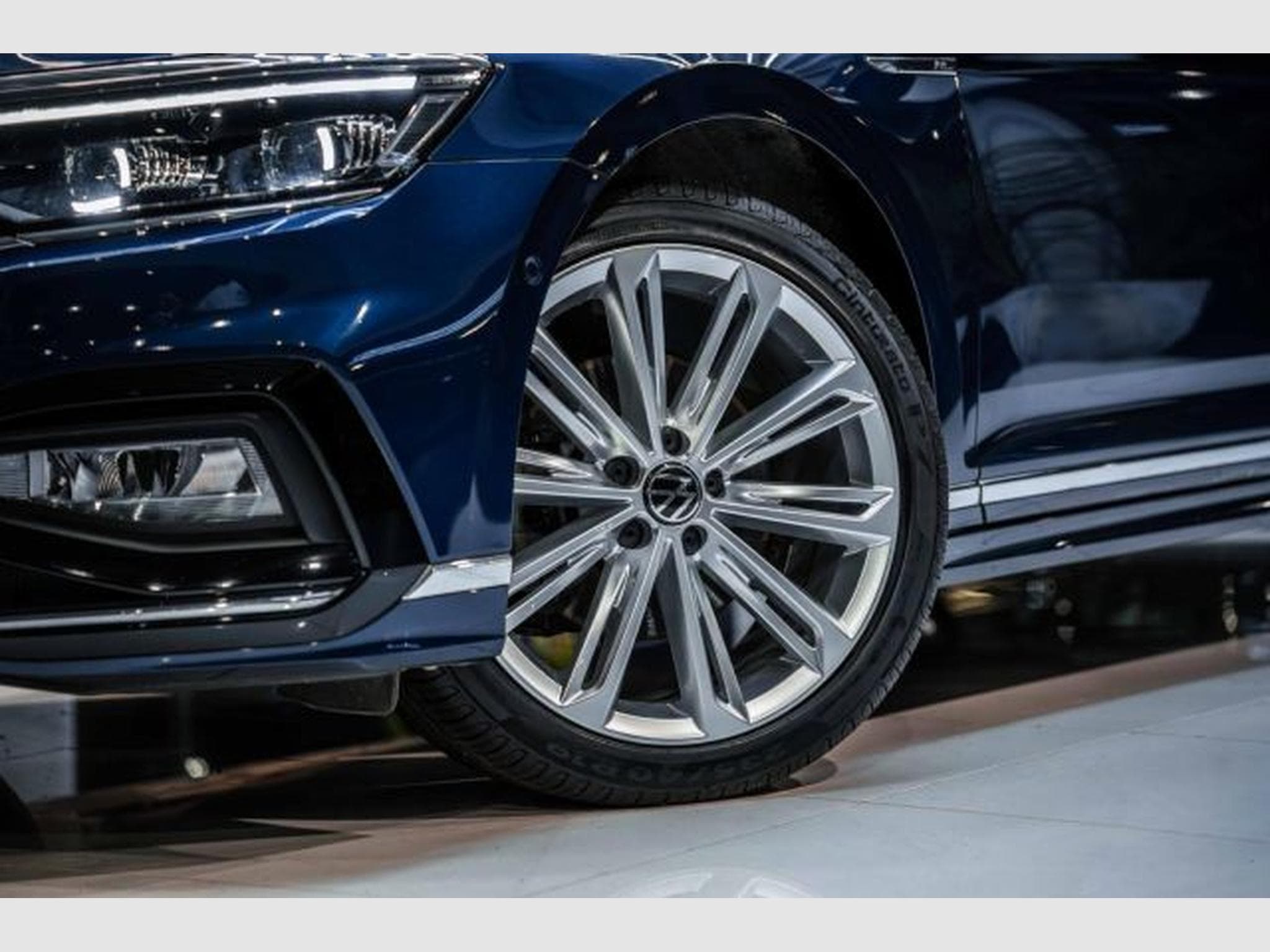 VW Passat Passat Variant 2.0 TDI DSG 2x R-Line STAHZG H&amp;K (2022) - Photo 3