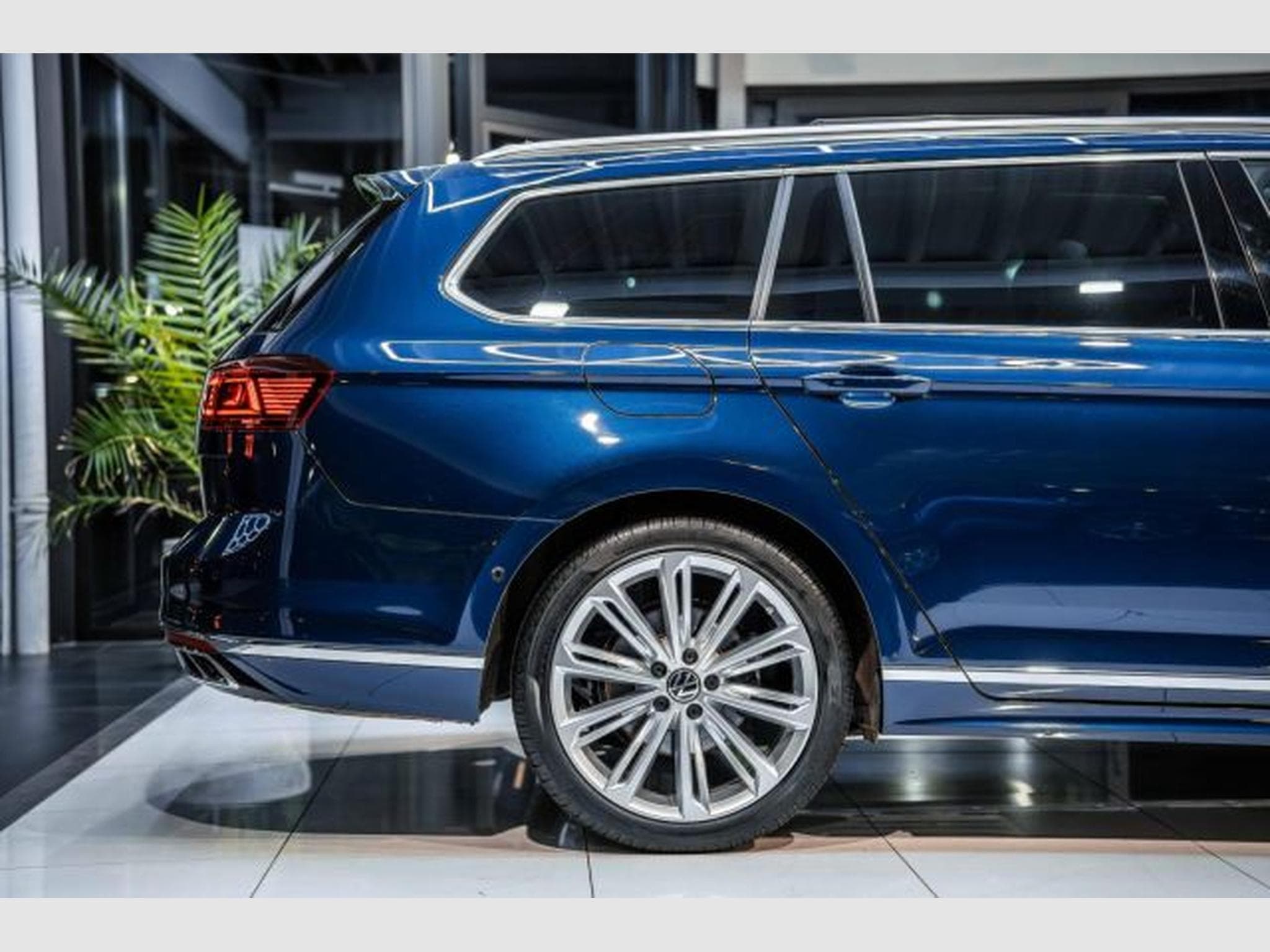 VW Passat Passat Variant 2.0 TDI DSG 2x R-Line STAHZG H&amp;K (2022) - Photo 8