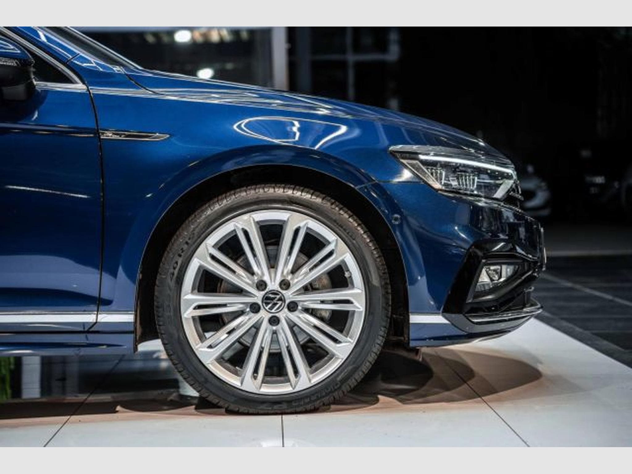 VW Passat Passat Variant 2.0 TDI DSG 2x R-Line STAHZG H&amp;K (2022) - Photo 9
