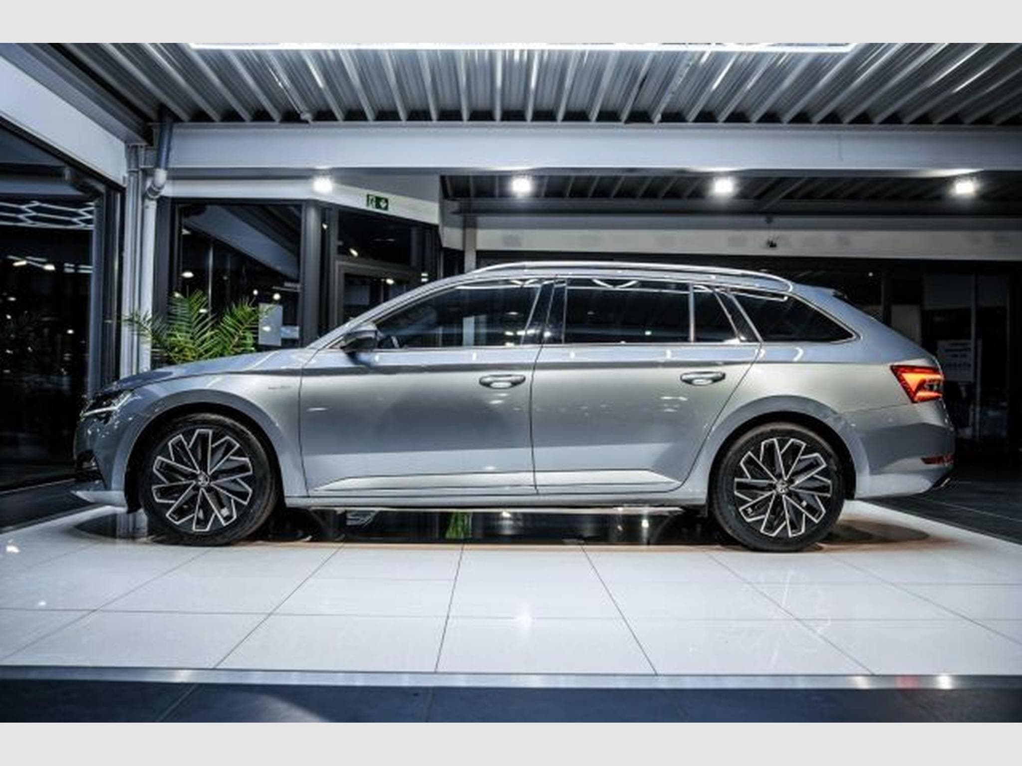 Skoda Superb Superb 2.0 TDI DSG Laurin &amp; Klement STAHZG AHK (2021) - Photo 11