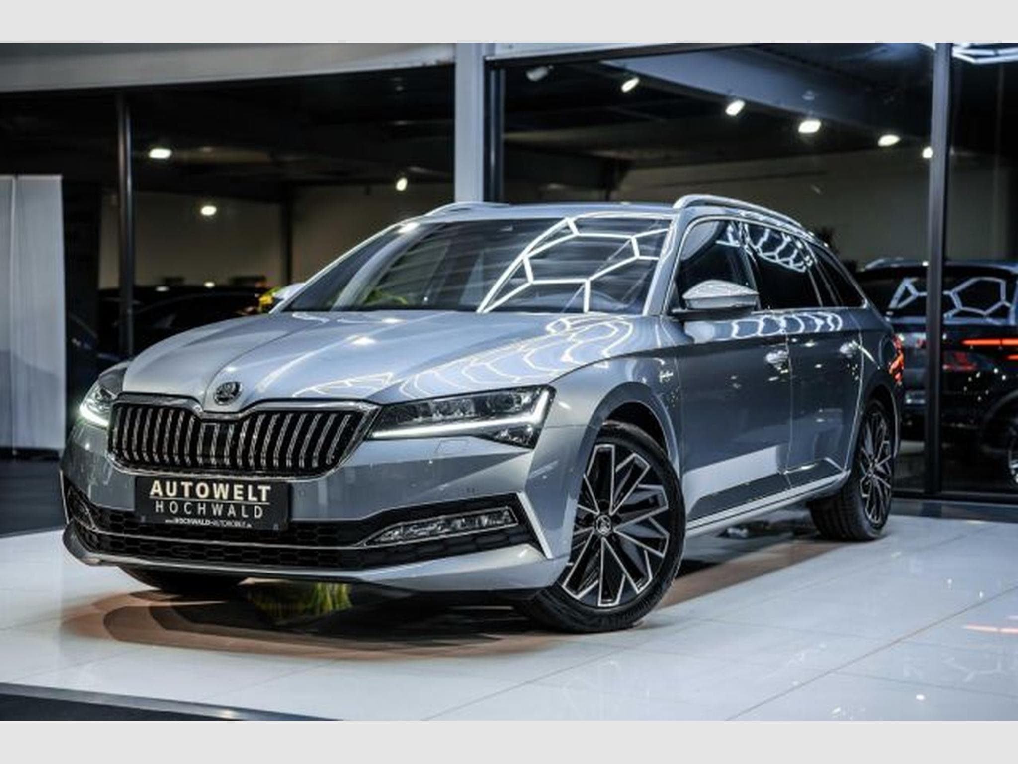 Skoda Superb Superb 2.0 TDI DSG Laurin &amp; Klement STAHZG AHK (2021) - Photo 2