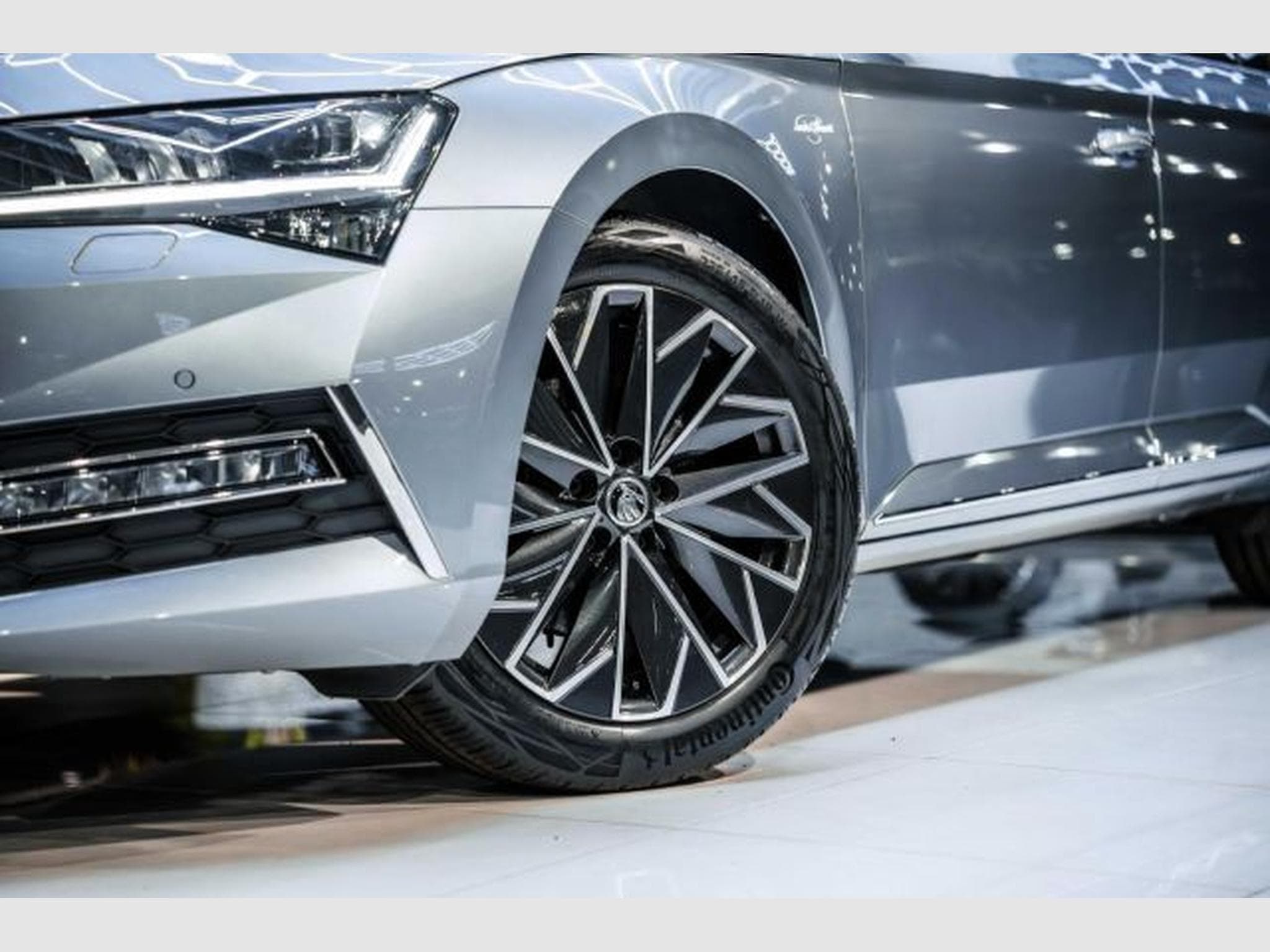 Skoda Superb Superb 2.0 TDI DSG Laurin &amp; Klement STAHZG AHK (2021) - Photo 3