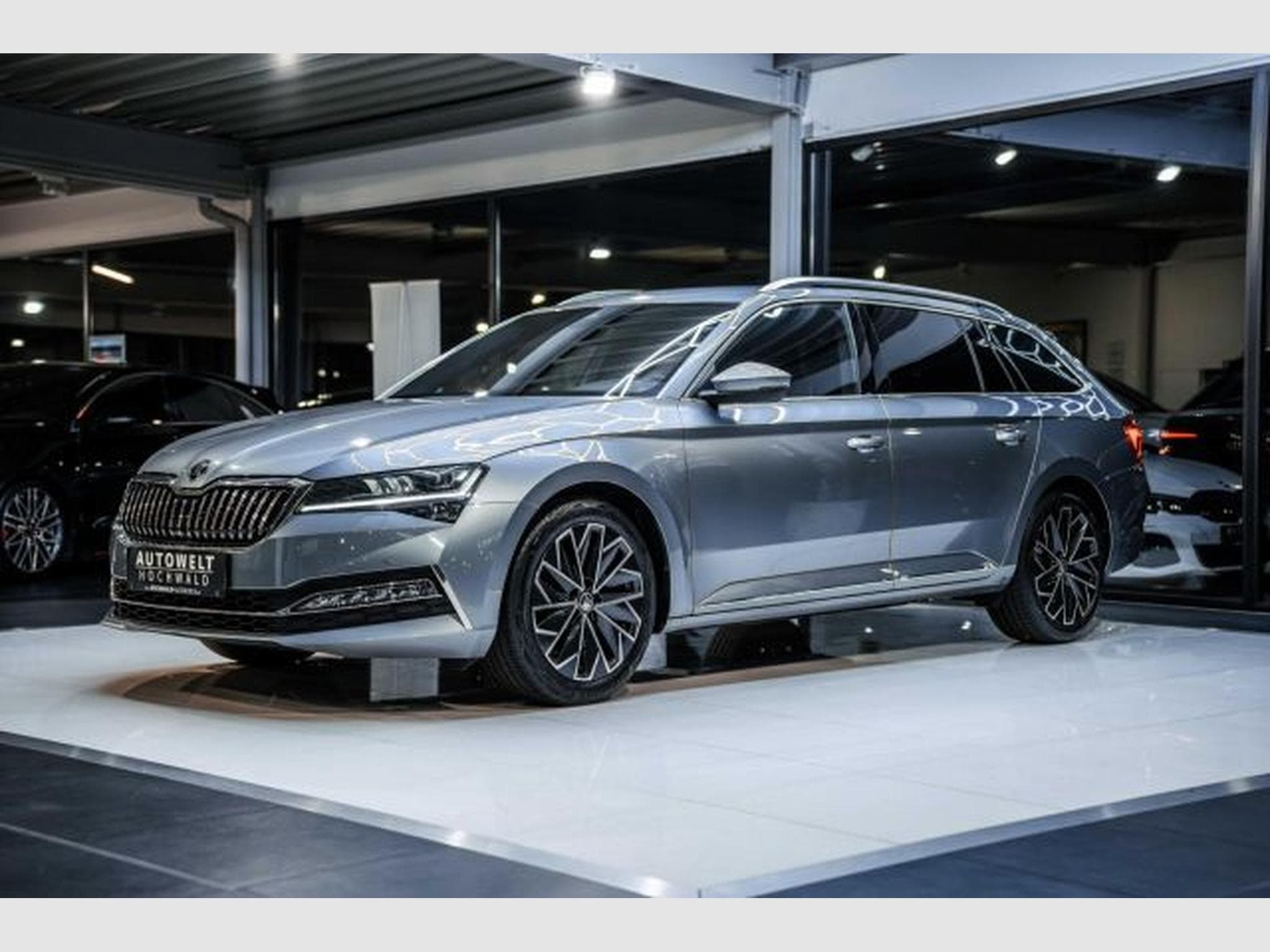 Skoda Superb Superb 2.0 TDI DSG Laurin &amp; Klement STAHZG AHK (2021) - Photo 4