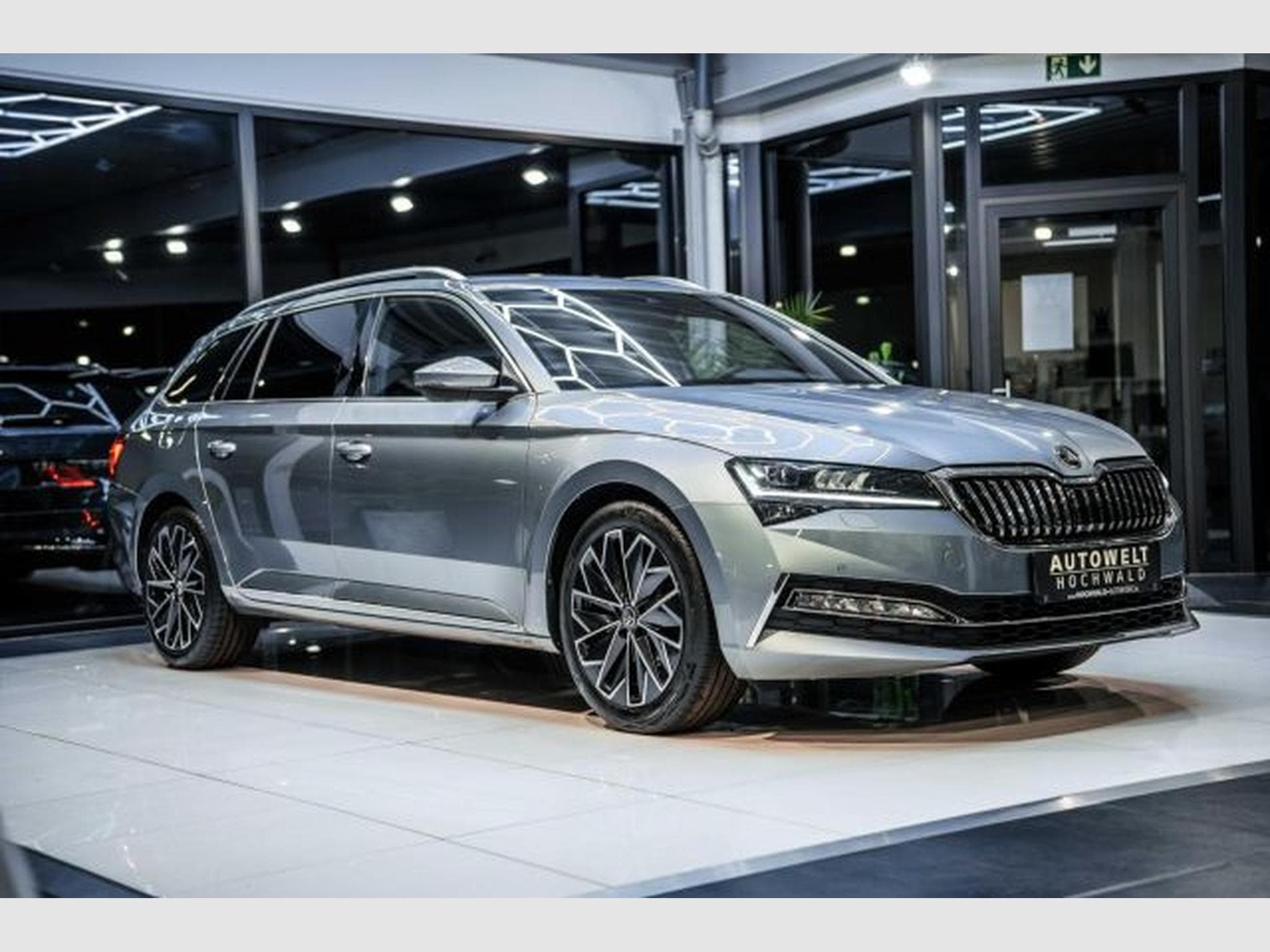 Skoda Superb Superb 2.0 TDI DSG Laurin &amp; Klement STAHZG AHK (2021) - Photo 6