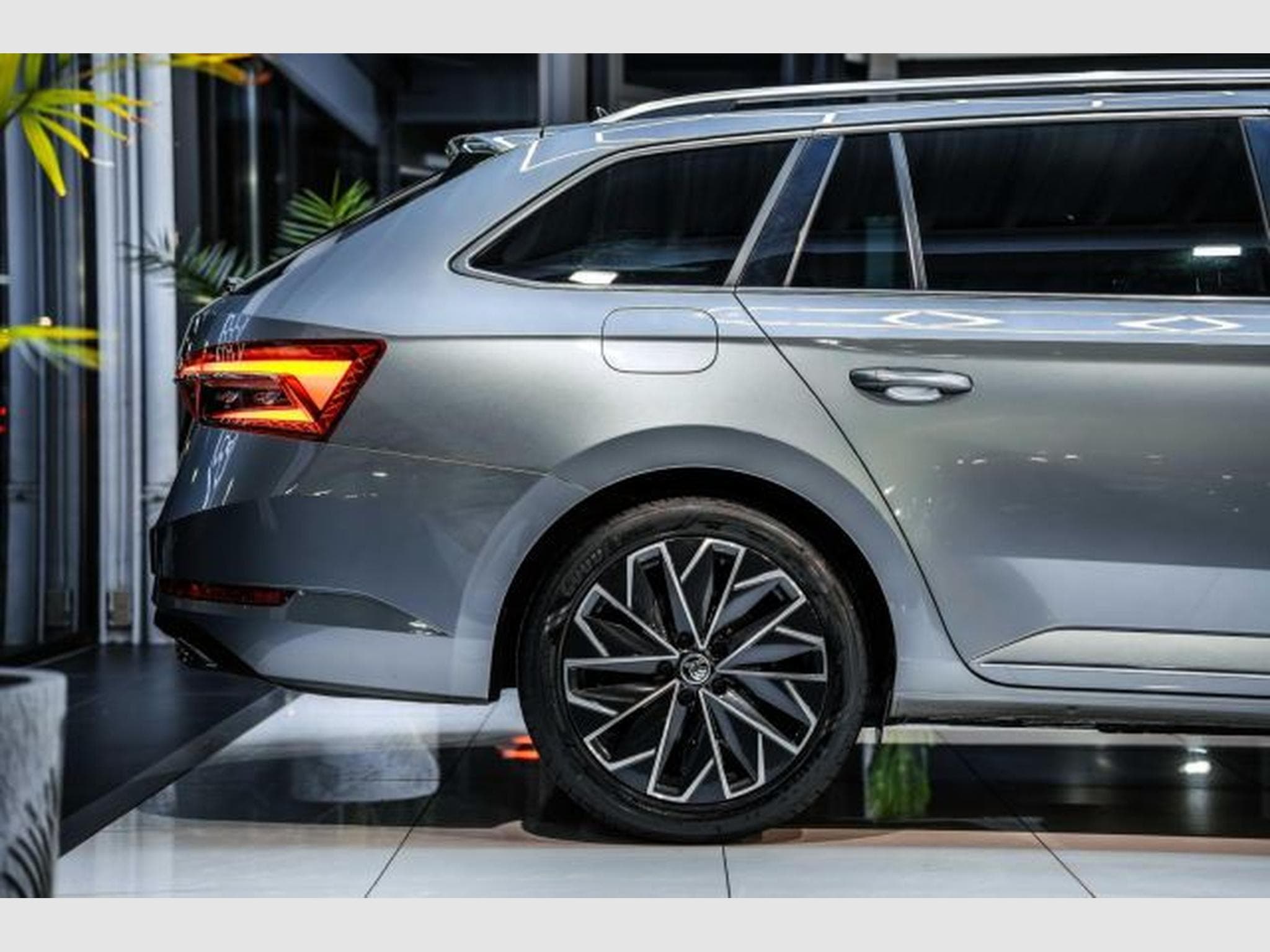 Skoda Superb Superb 2.0 TDI DSG Laurin &amp; Klement STAHZG AHK (2021) - Photo 8