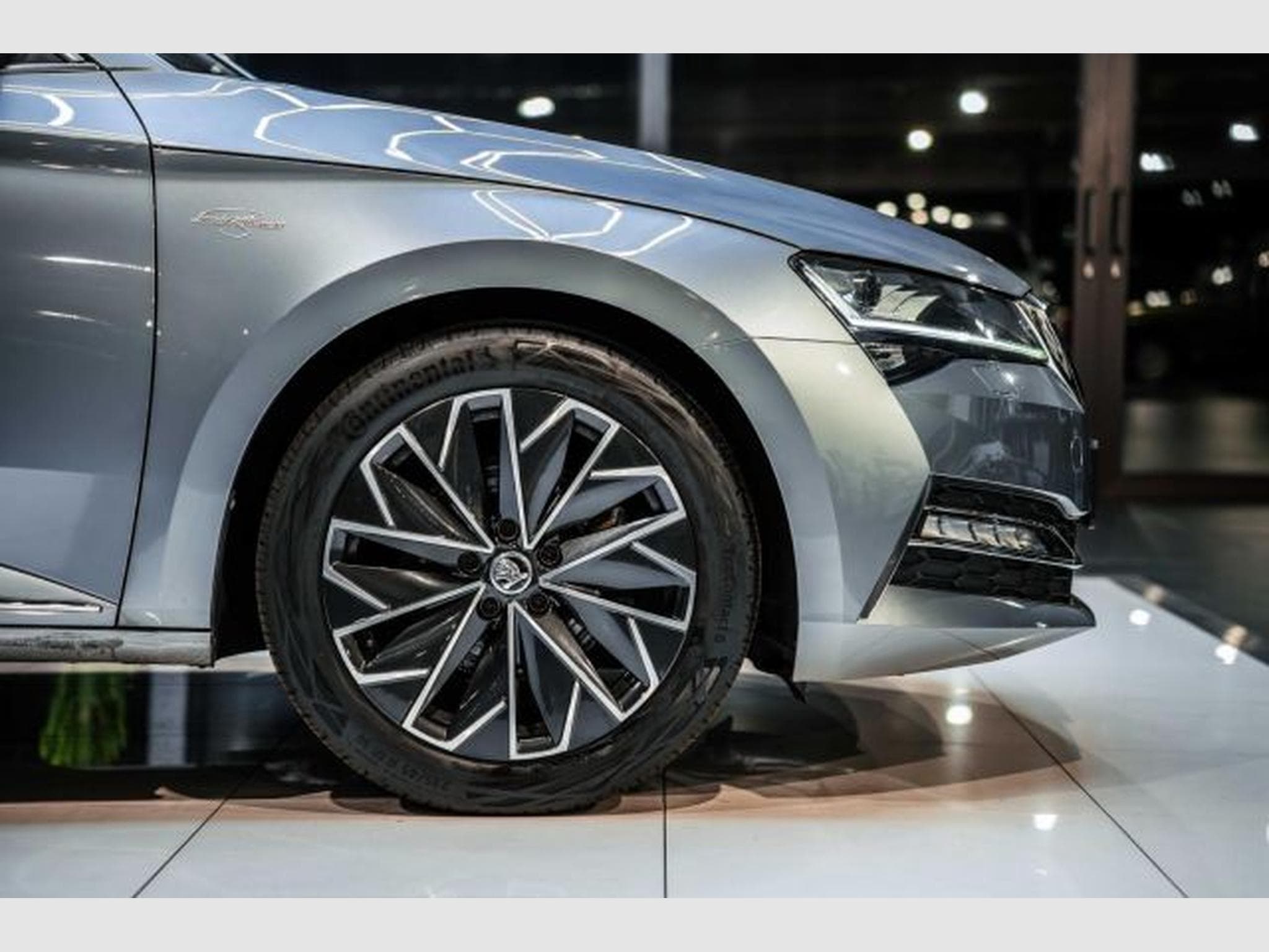 Skoda Superb Superb 2.0 TDI DSG Laurin &amp; Klement STAHZG AHK (2021) - Photo 9