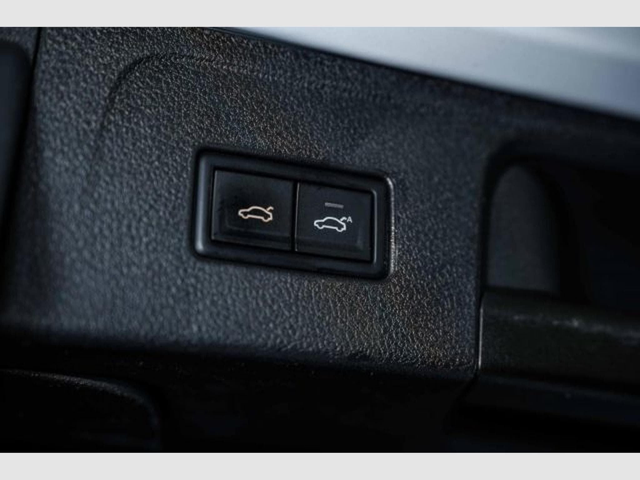 VW Passat Passat Variant 2.0 TDI DSG R-Line NAVI AHK PANO (2024) - Photo 14