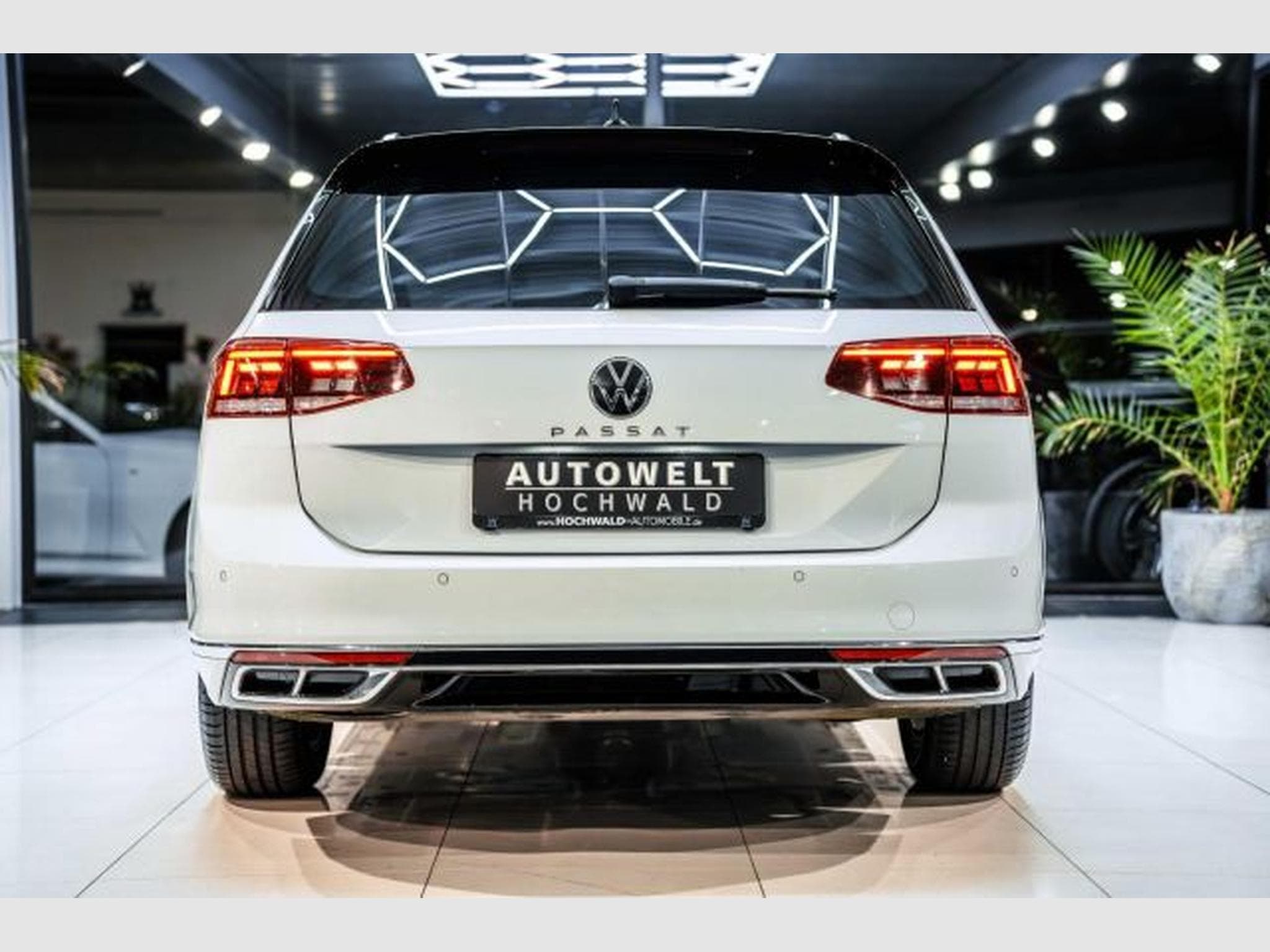 VW Passat Passat Variant 2.0 TDI DSG 2x R-Line NAVI LED (2022) - Photo 13