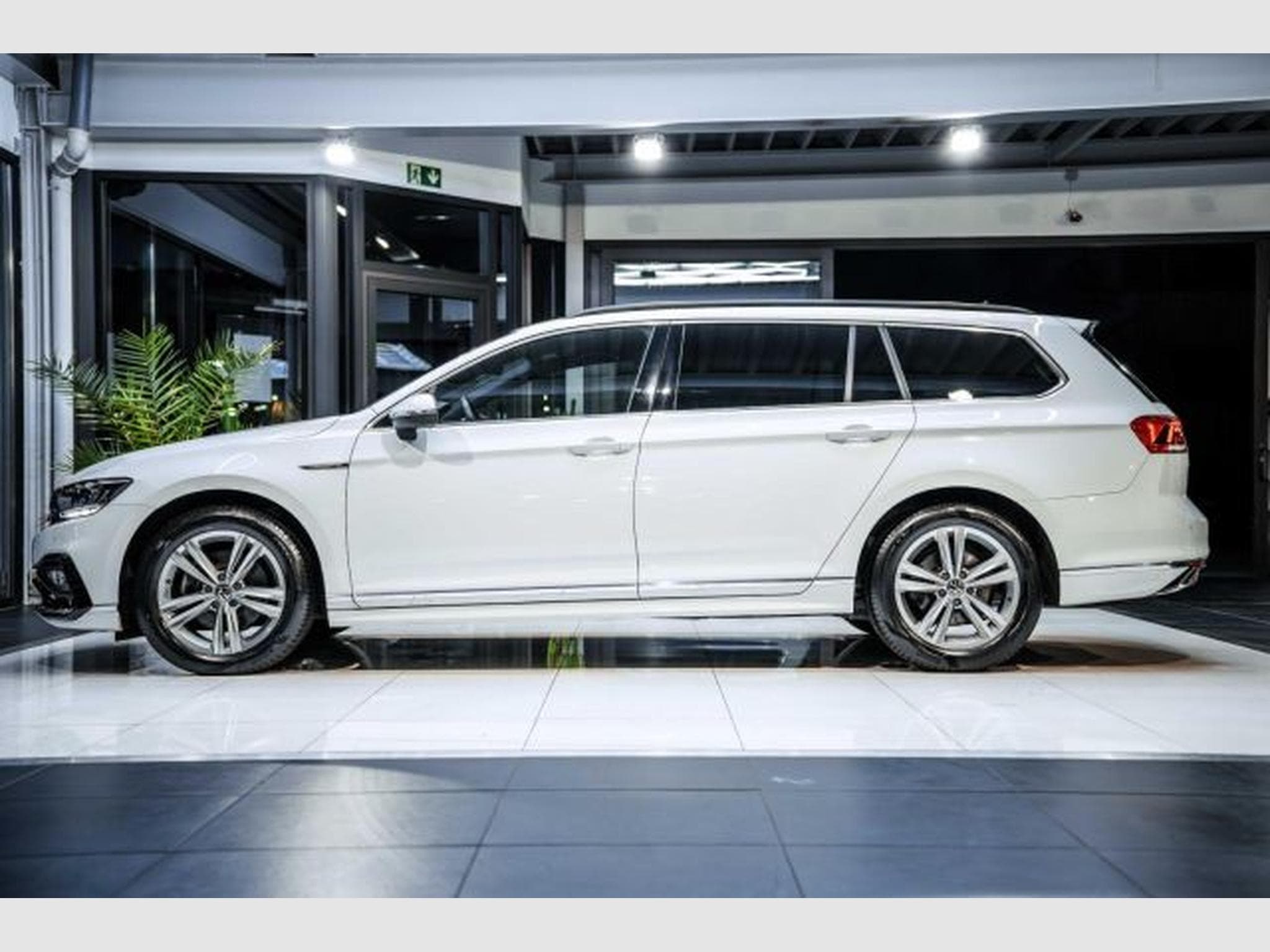 VW Passat Passat 2.0 TDI DSG 2x R-Line NAVI LED RFK ACC (2022) - Photo 11