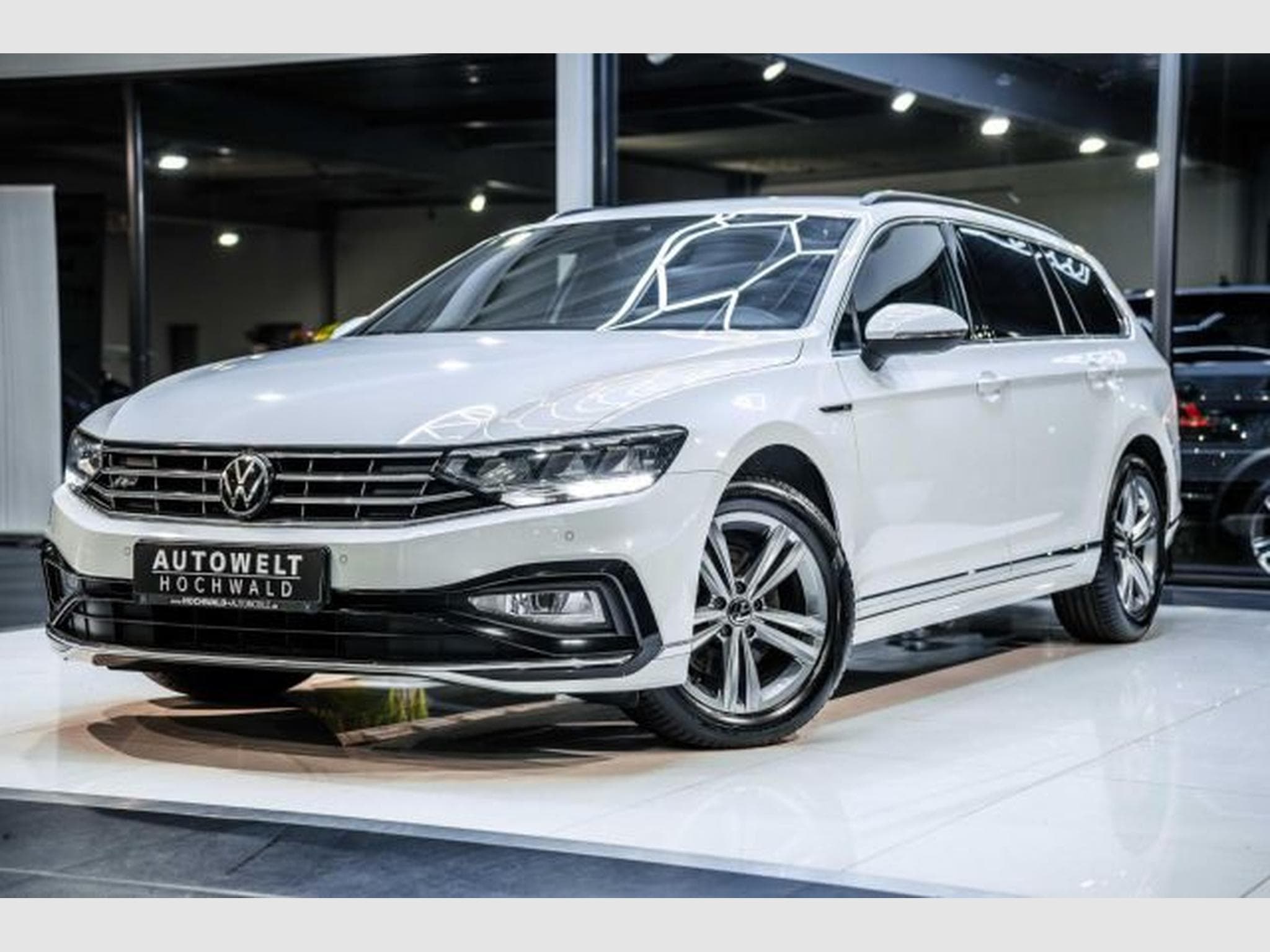 VW Passat Passat 2.0 TDI DSG 2x R-Line NAVI LED RFK ACC (2022) - Photo 2