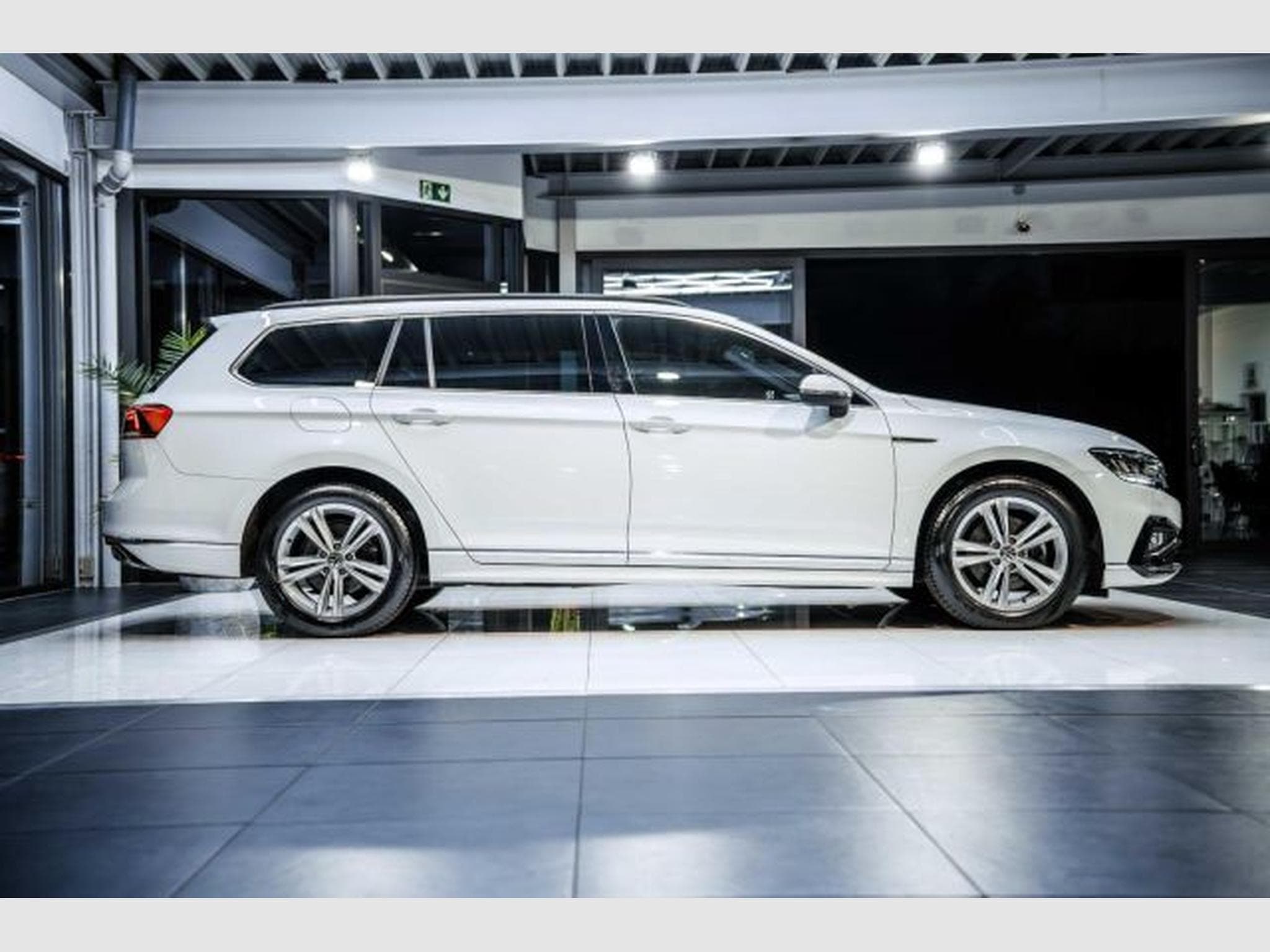 VW Passat Passat 2.0 TDI DSG 2x R-Line NAVI LED RFK ACC (2022) - Photo 7