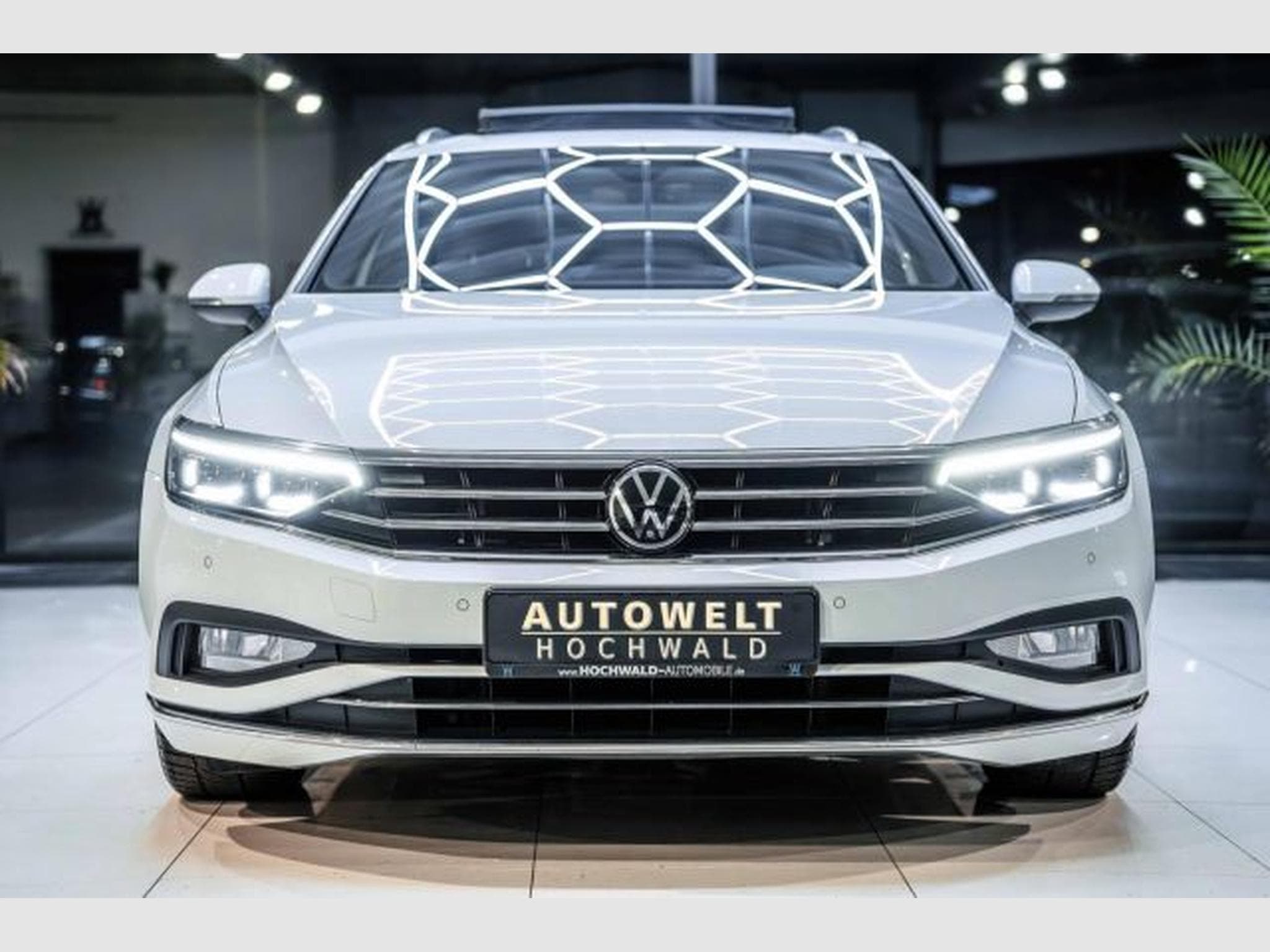 VW Passat Passat 2.0 TDI DSG R-Line Elegance NAVI AHK PANO (2024) - Photo 5