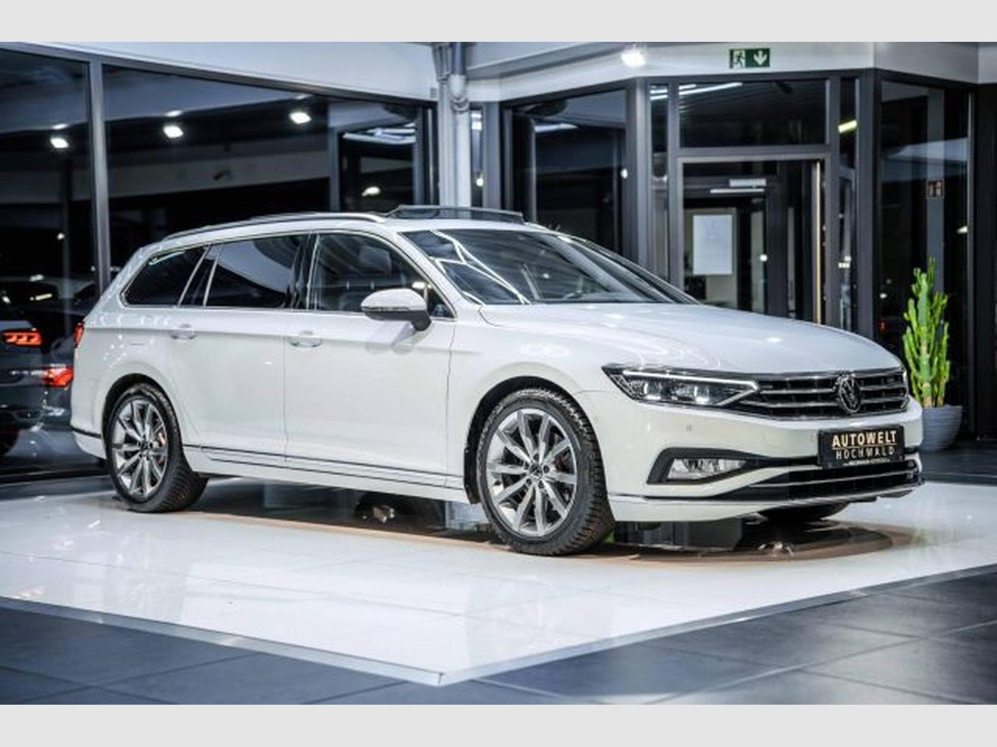 VW Passat Passat 2.0 TDI DSG R-Line Elegance NAVI AHK PANO (2024) - Photo 6