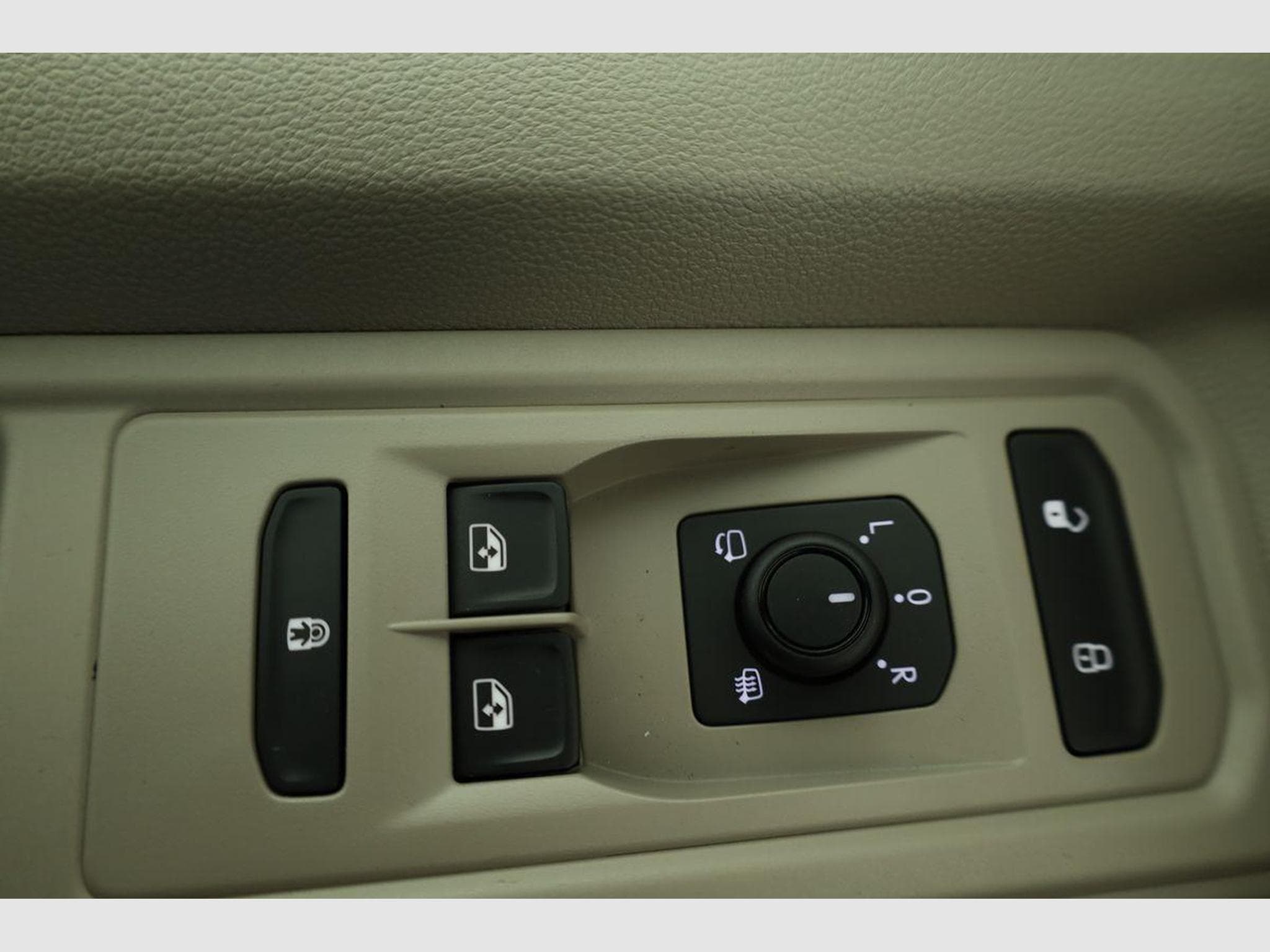 VW T7 eHybrid 4M Business (2026) - Photo 7