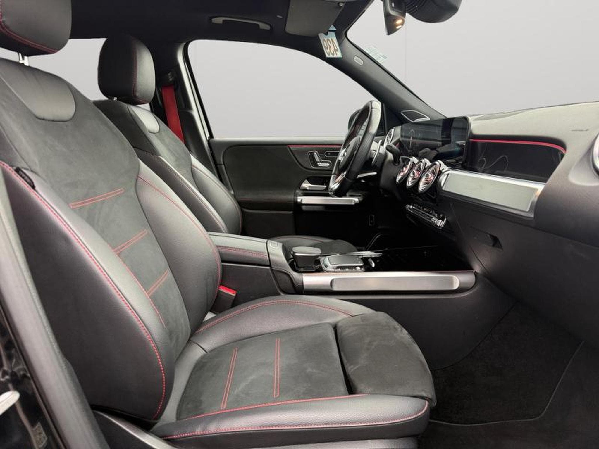 Mercedes GLB 35 AMG 4 MATIC Premium Plus / Essence (2021) - Photo 10