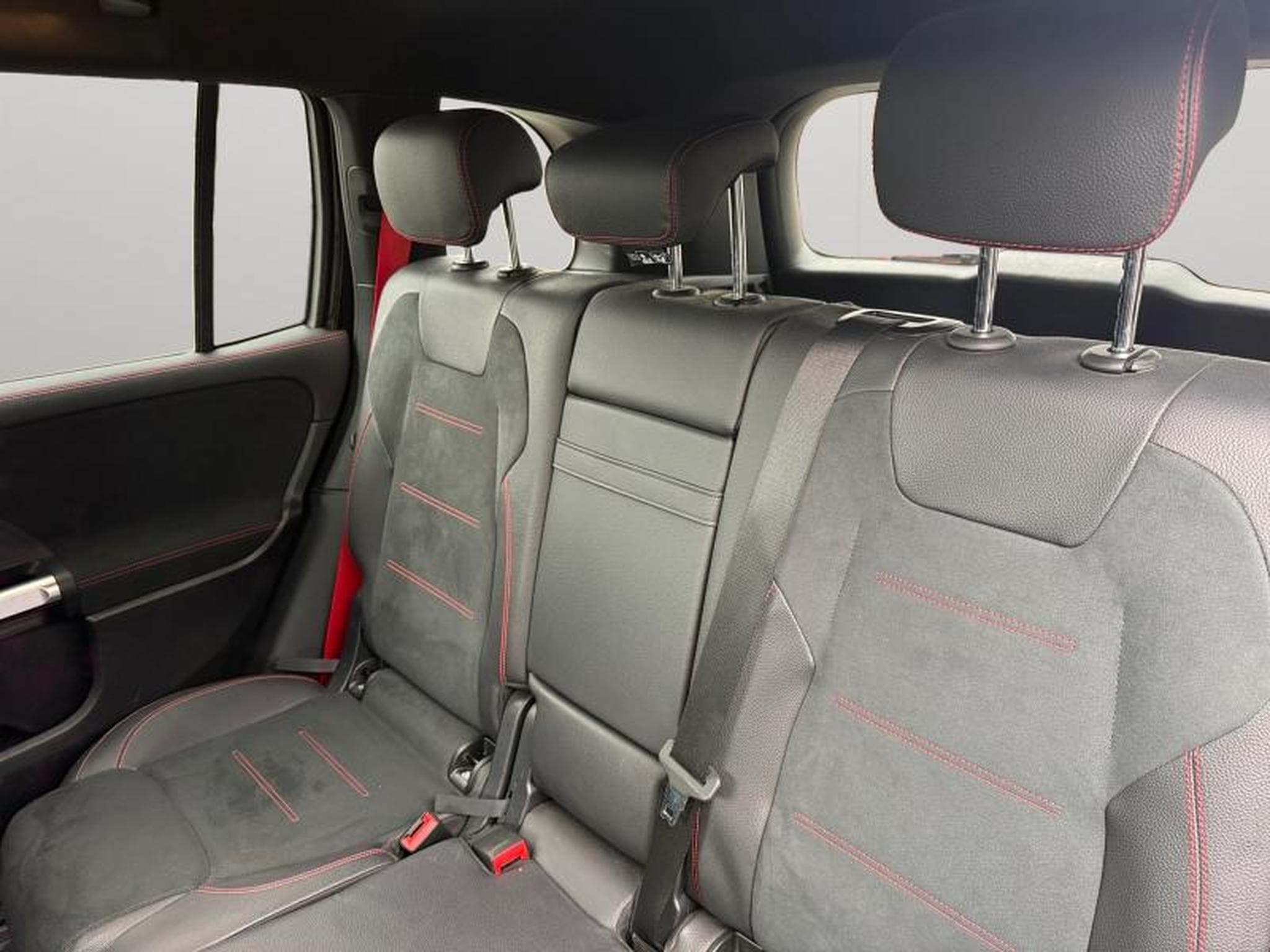 Mercedes GLB 35 AMG 4 MATIC Premium Plus / Essence (2021) - Photo 11