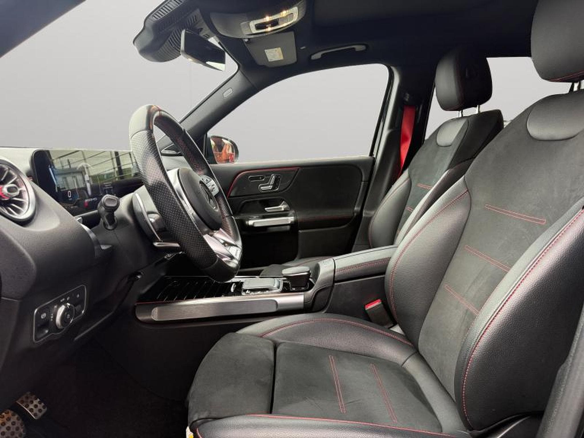 Mercedes GLB 35 AMG 4 MATIC Premium Plus / Essence (2021) - Photo 12