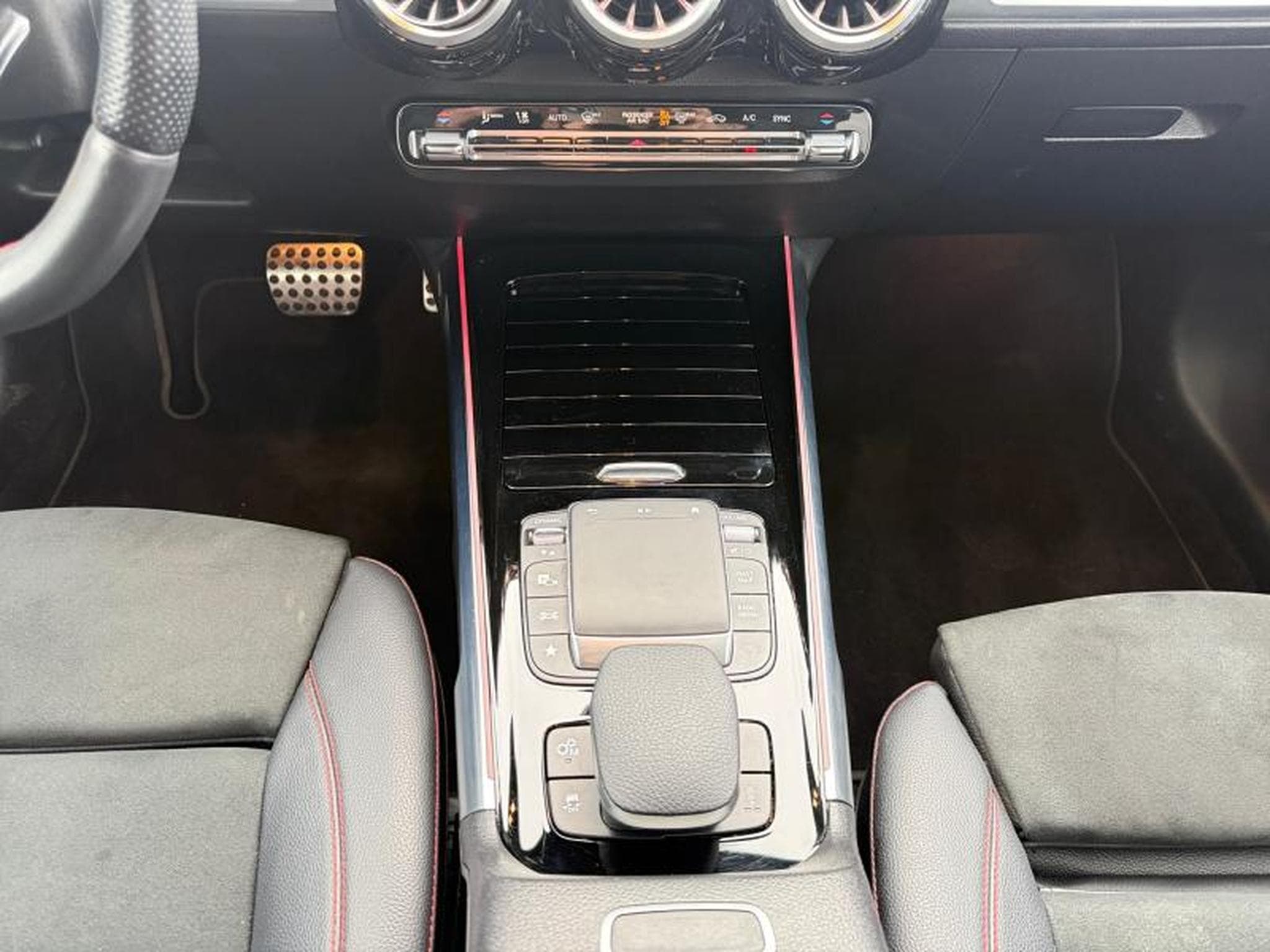 Mercedes GLB 35 AMG 4 MATIC Premium Plus / Essence (2021) - Photo 13