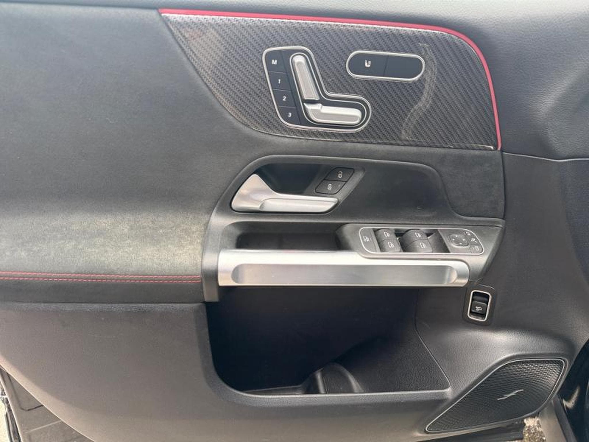 Mercedes GLB 35 AMG 4 MATIC Premium Plus / Essence (2021) - Photo 19
