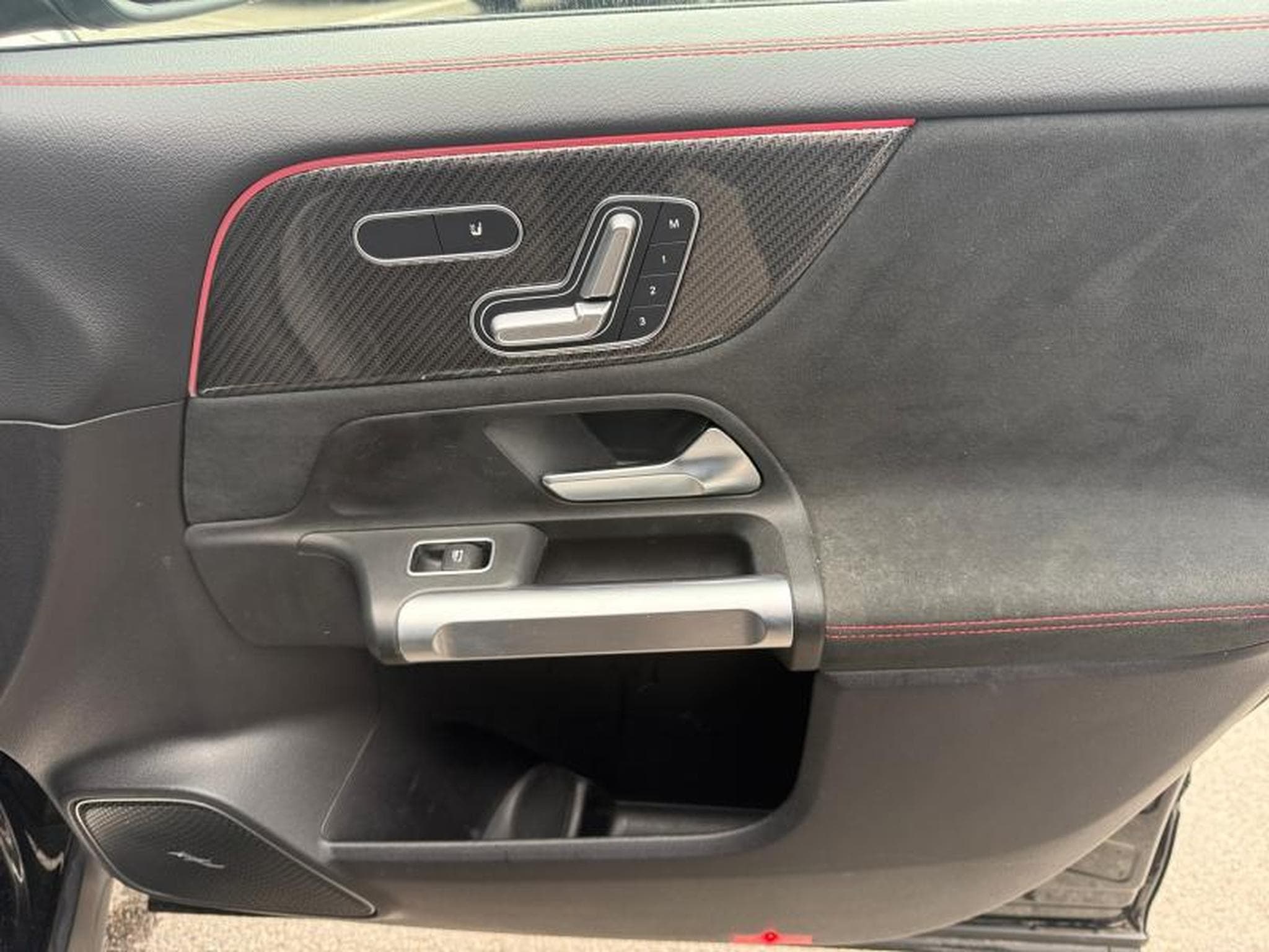 Mercedes GLB 35 AMG 4 MATIC Premium Plus / Essence (2021) - Photo 20