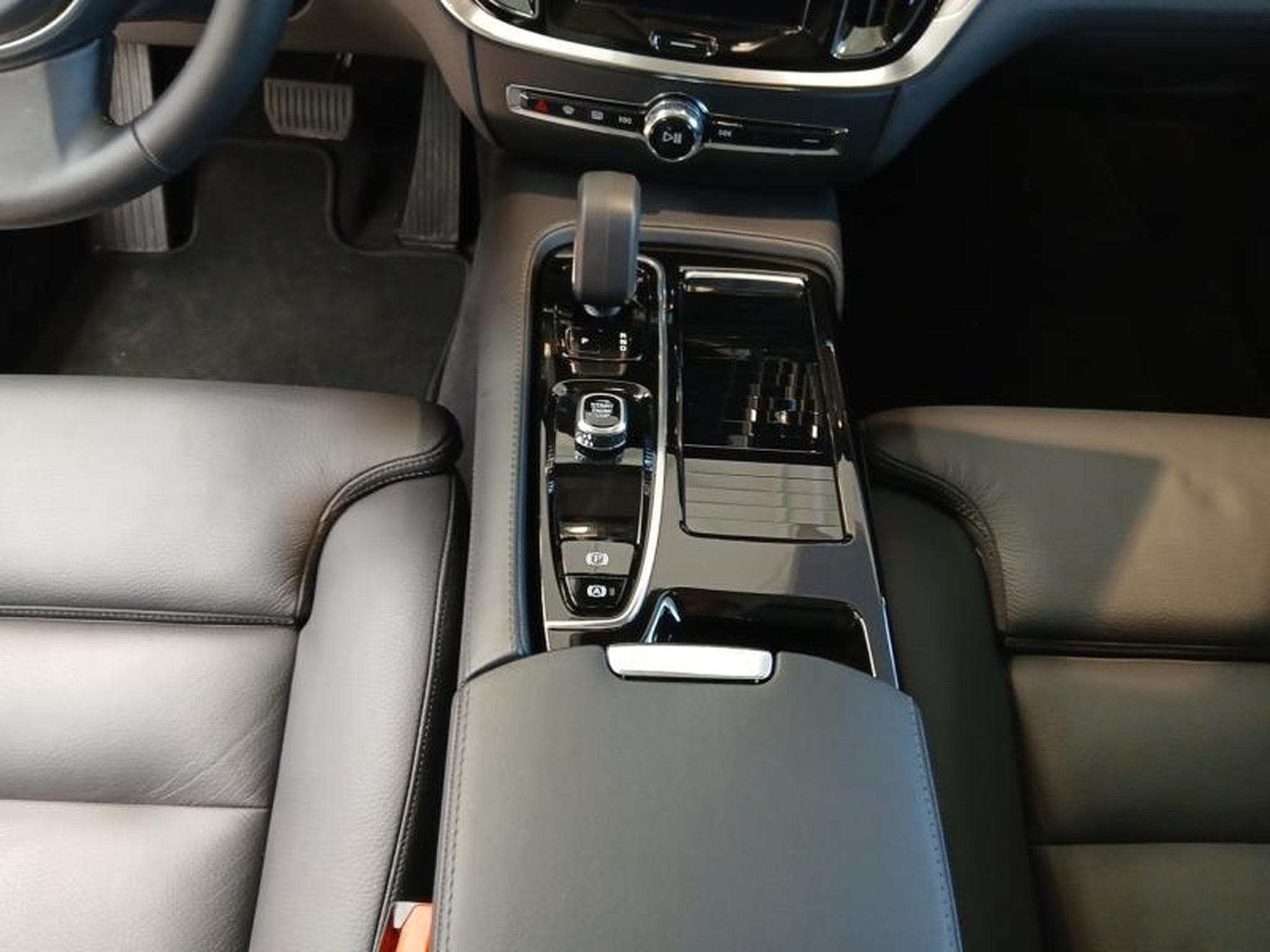 Volvo V60 T6 Plus Bright  / Hybride (2025) - Photo 9