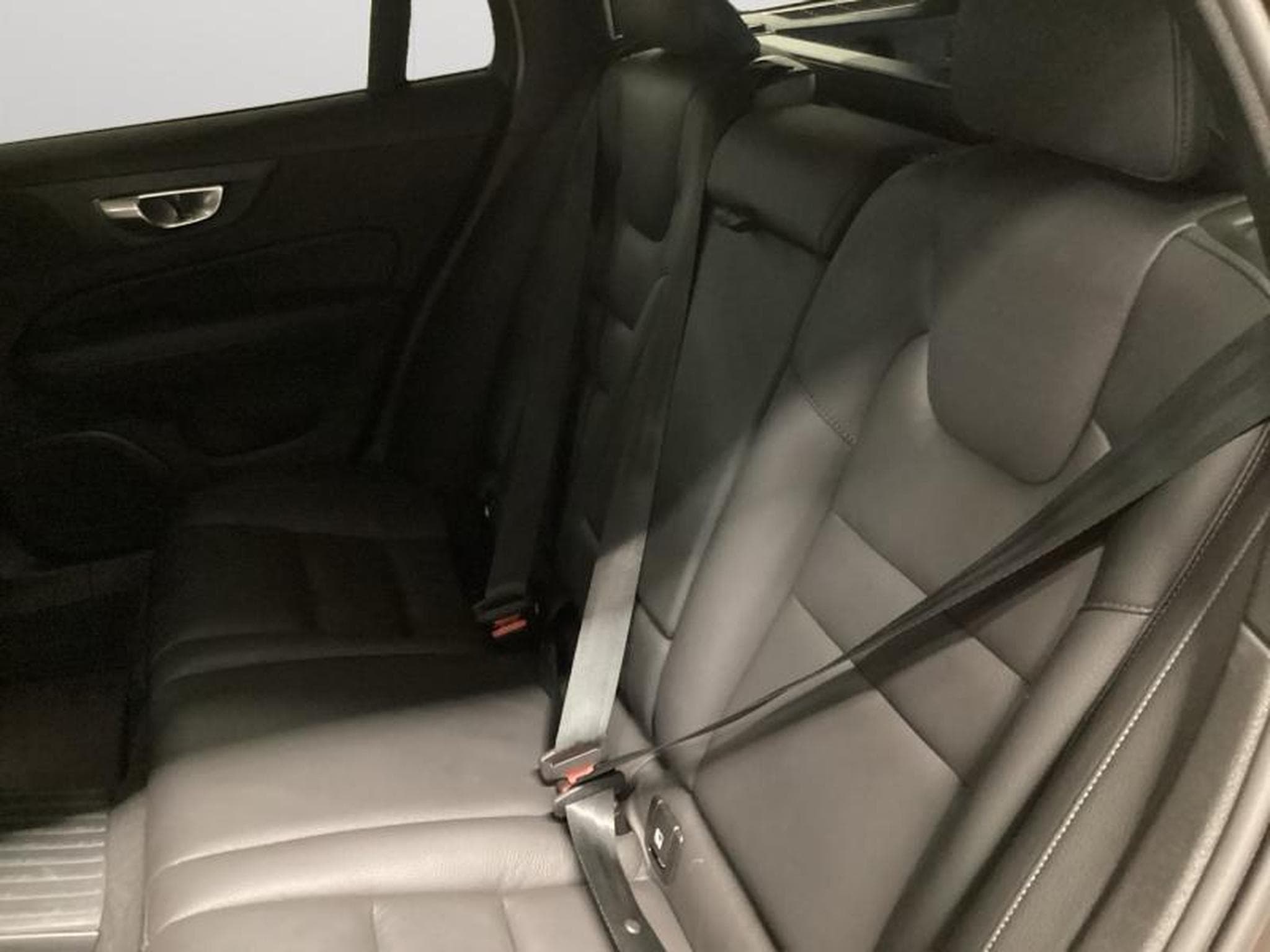 Volvo V60 T6 Plus Dark / Hybride (2025) - Photo 15