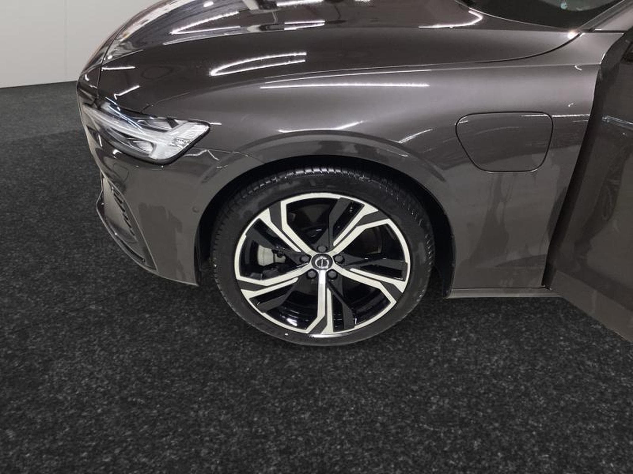 Volvo V60 T6 Plus Dark / Hybride (2025) - Photo 16