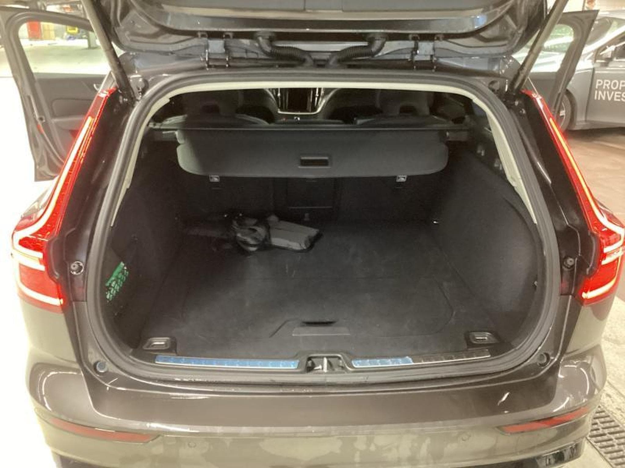 Volvo V60 T6 Plus Dark / Hybride (2025) - Photo 19