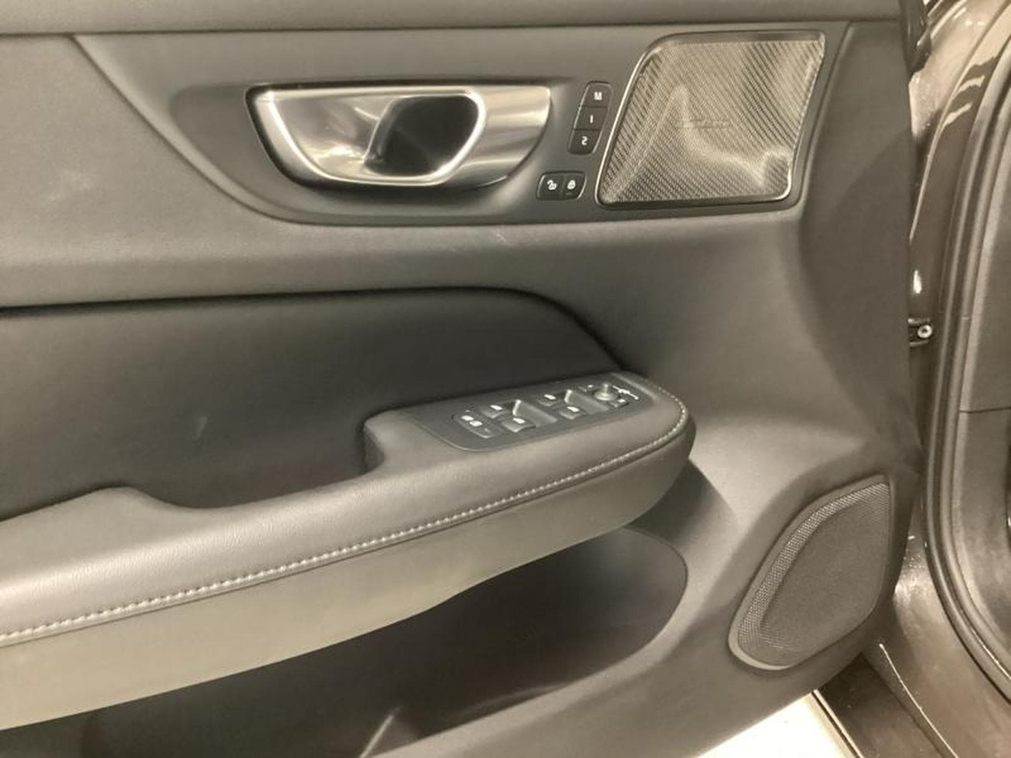 Volvo V60 T6 Plus Dark / Hybride (2025) - Photo 20