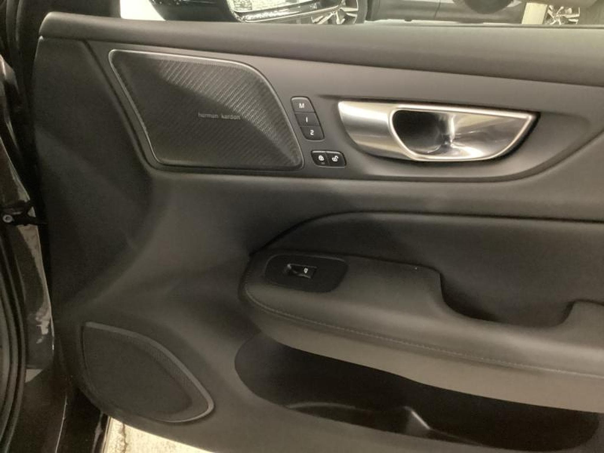 Volvo V60 T6 Plus Dark / Hybride (2025) - Photo 21