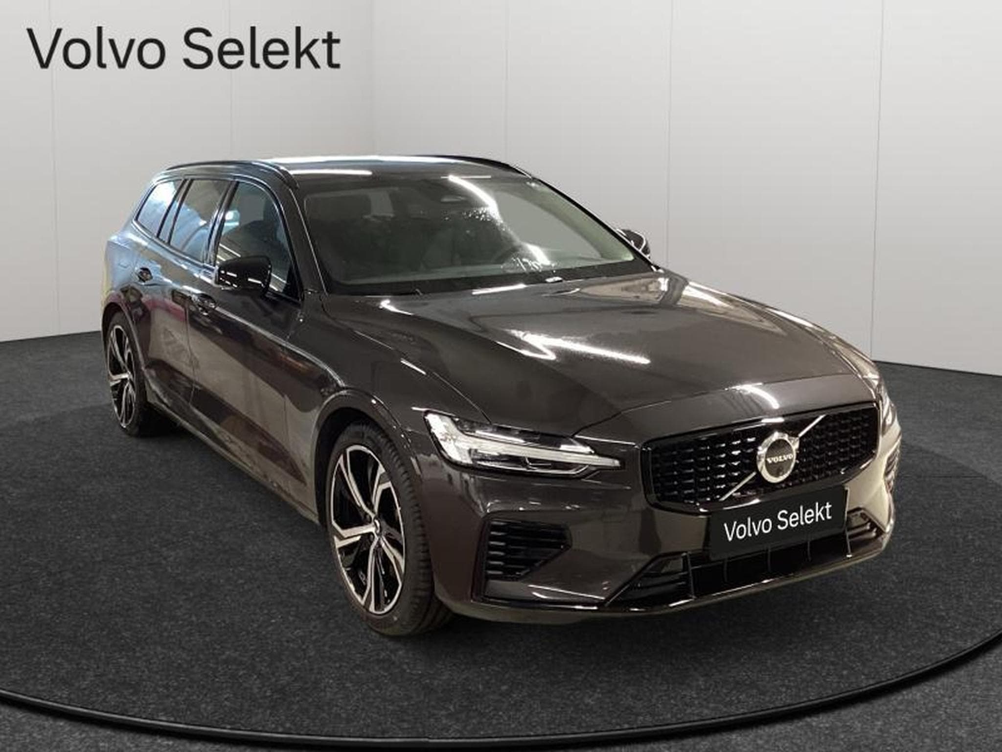 Volvo V60 T6 Plus Dark / Hybride (2025) - Photo 9