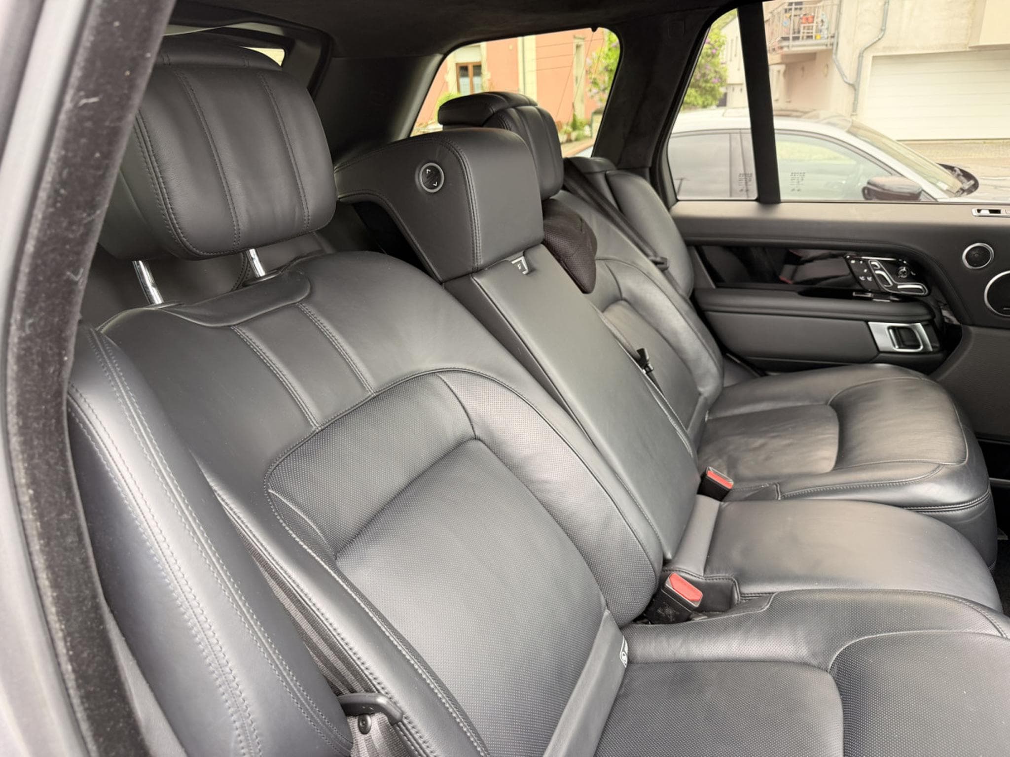 Land-Rover Range Rover 4.4 SDV8 340 Autobiography (2018) - Photo 22