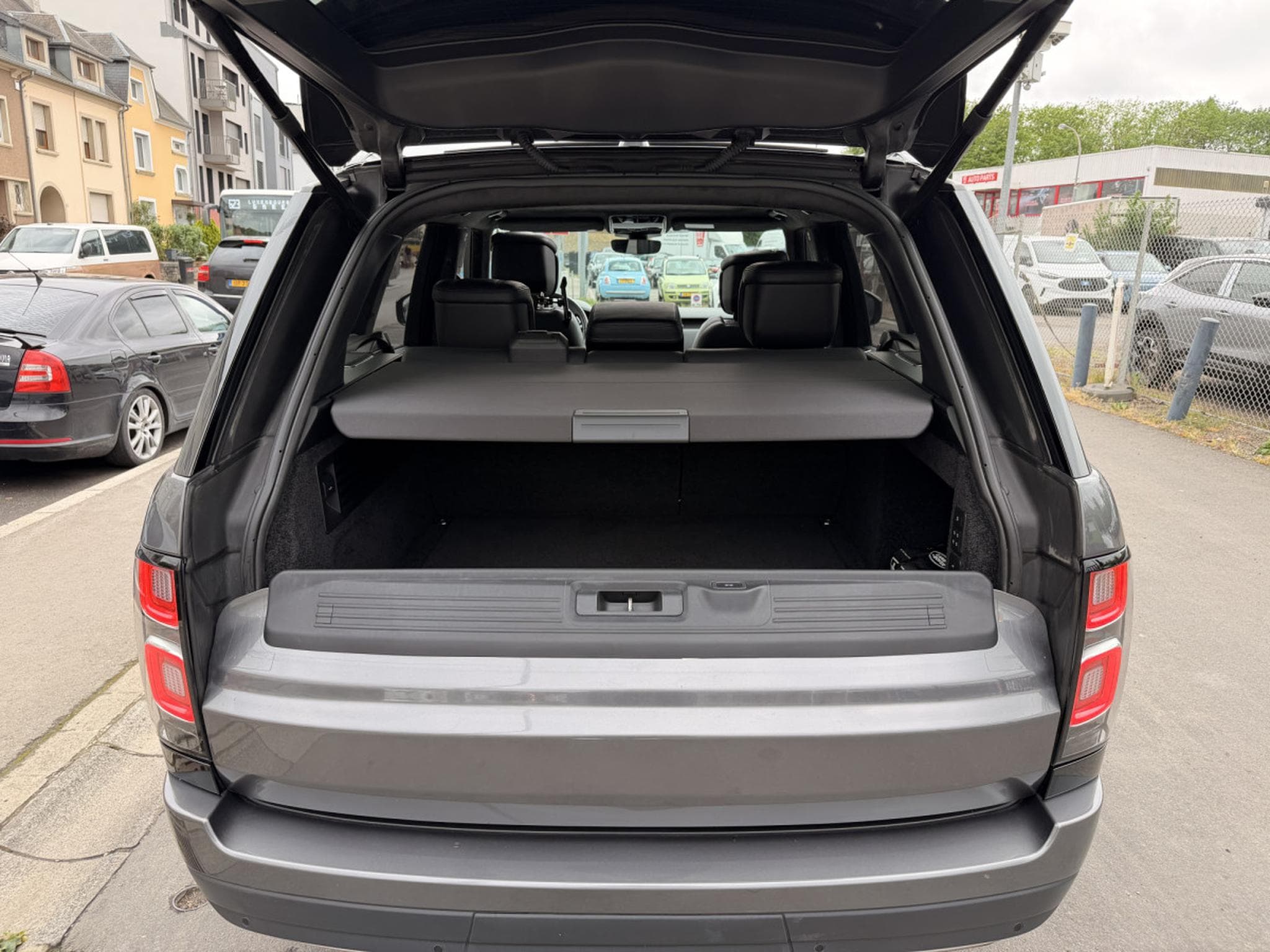 Land-Rover Range Rover 4.4 SDV8 340 Autobiography (2018) - Photo 23