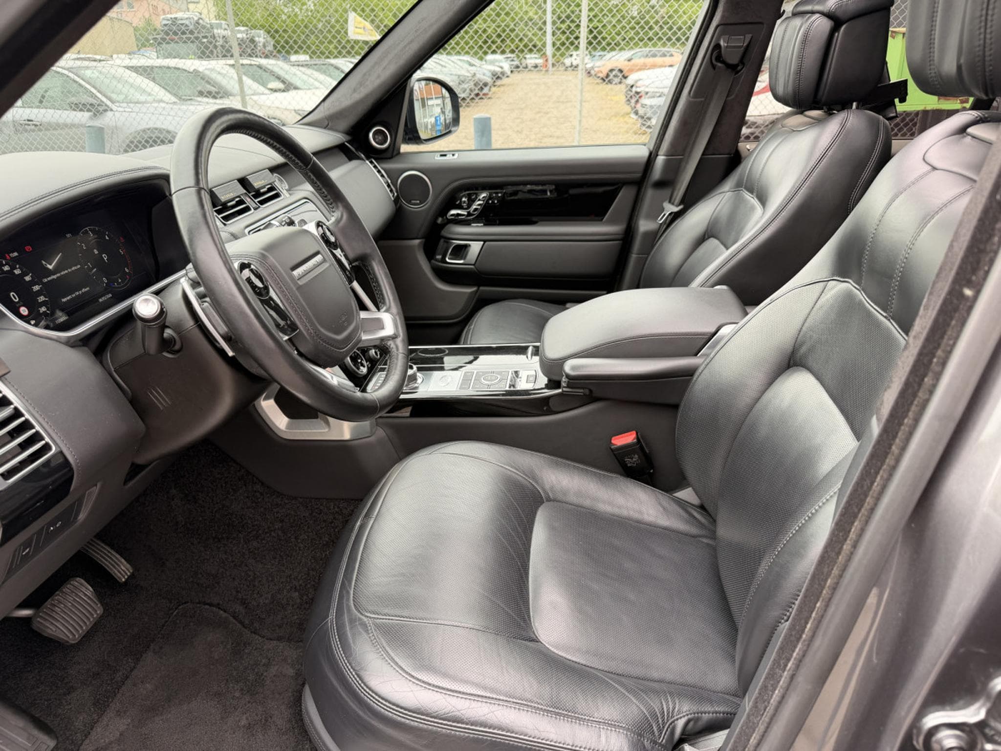 Land-Rover Range Rover 4.4 SDV8 340 Autobiography (2018) - Photo 25