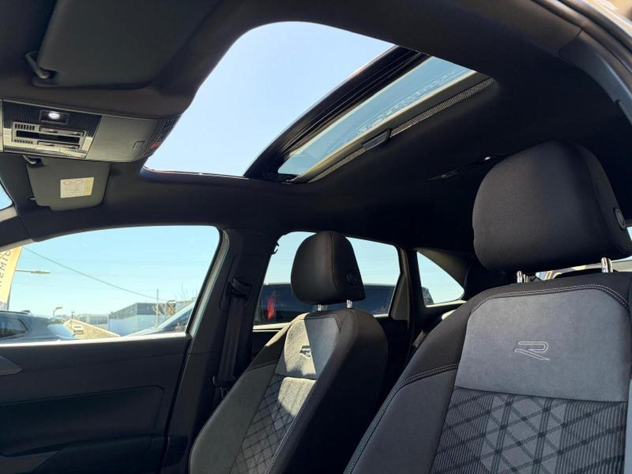 VW Taigo R-Line (2025) - Photo 8