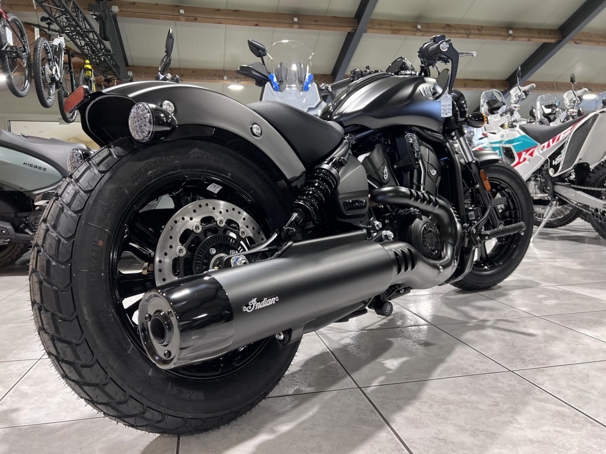 Indian Scout Bobber Ltd + Tech Black Smoke (2026) - Photo 3