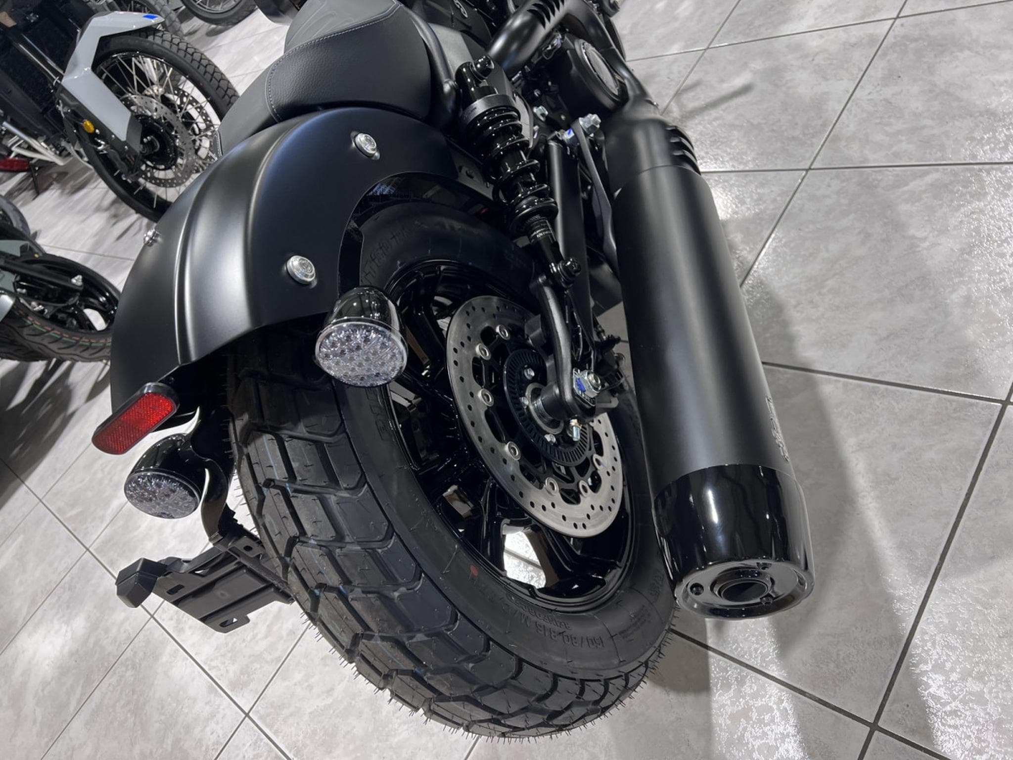 Indian Scout Bobber Ltd + Tech Black Smoke (2026) - Photo 5