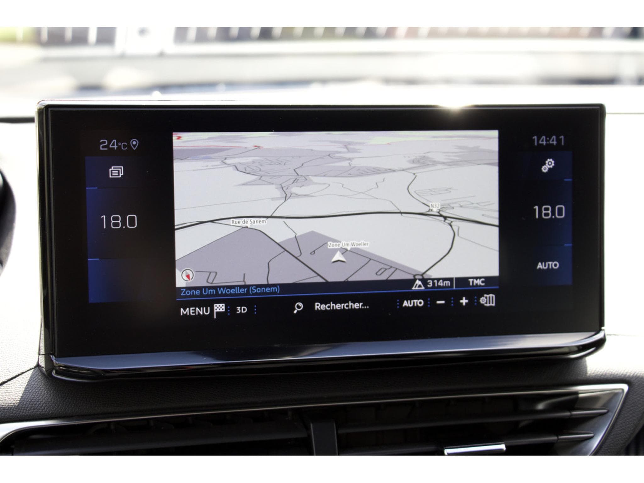 Peugeot 3008 PureTech 130 EAT8 Allure (2024) - Photo 13