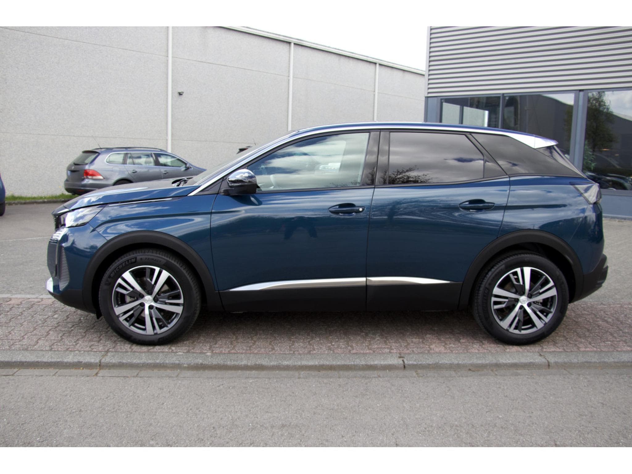 Peugeot 3008 PureTech 130 EAT8 Allure (2024) - Photo 2