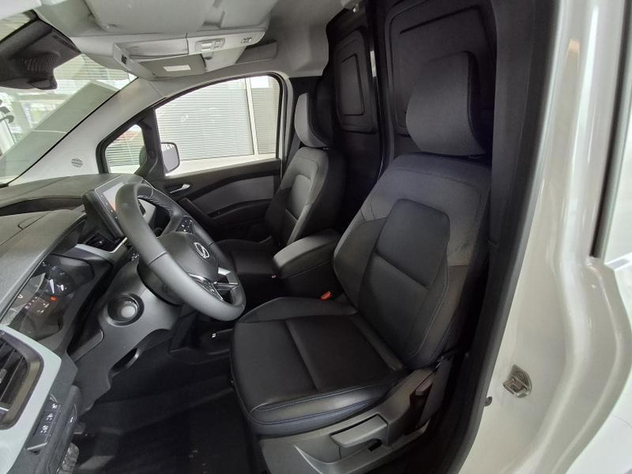 Nissan Townstar VAN EV N-Connecta L1H1 (2025) - Photo 10